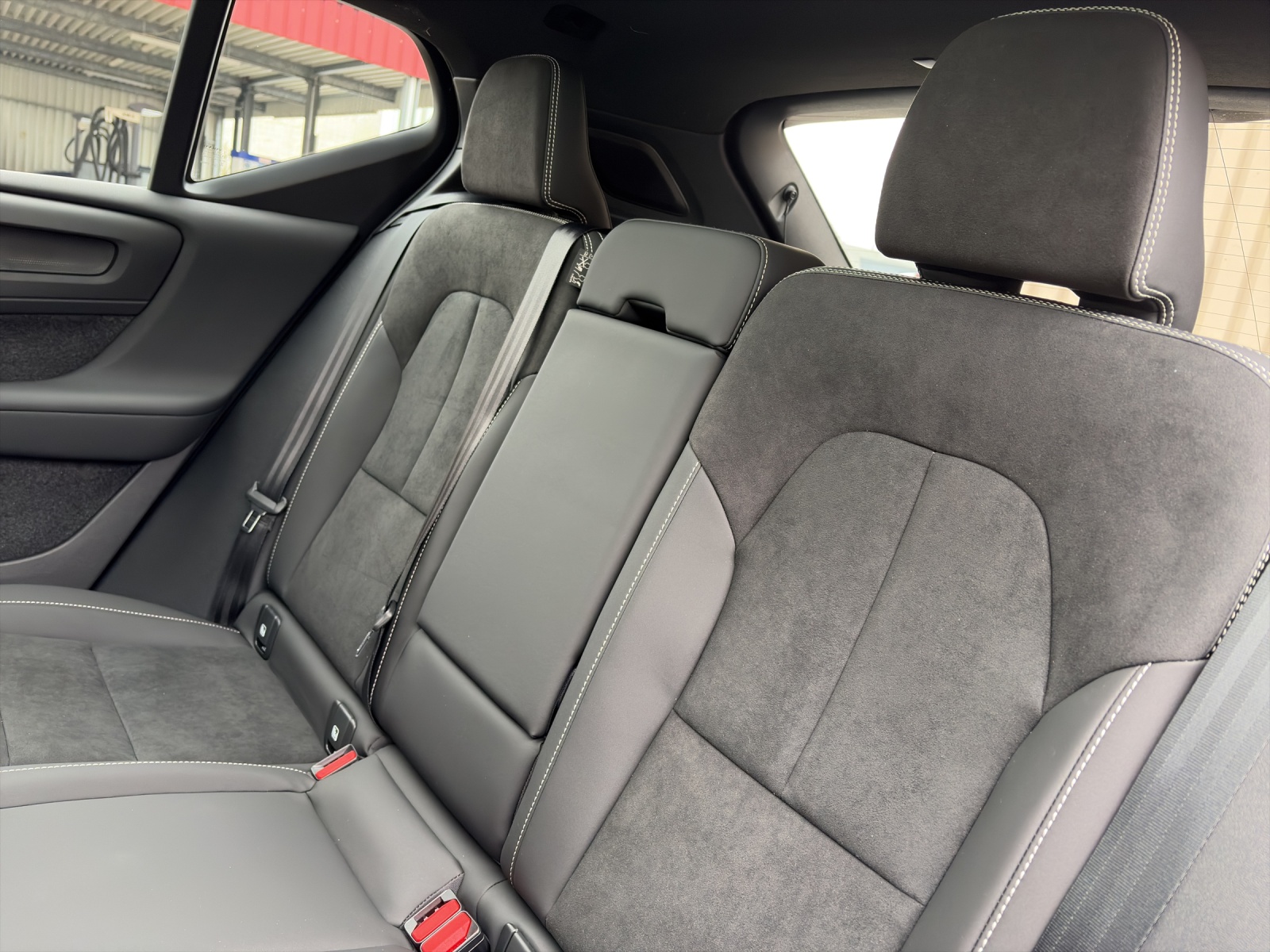 VOLVO EX40 Twin Black Edition AWD-image-15