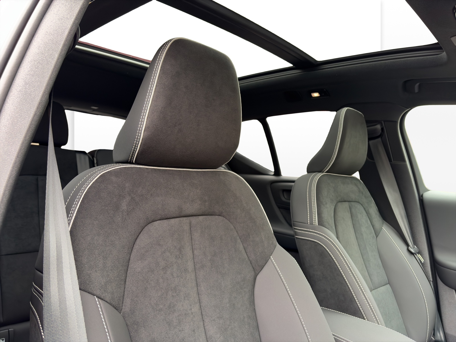 VOLVO EX40 Twin Black Edition AWD-image-13