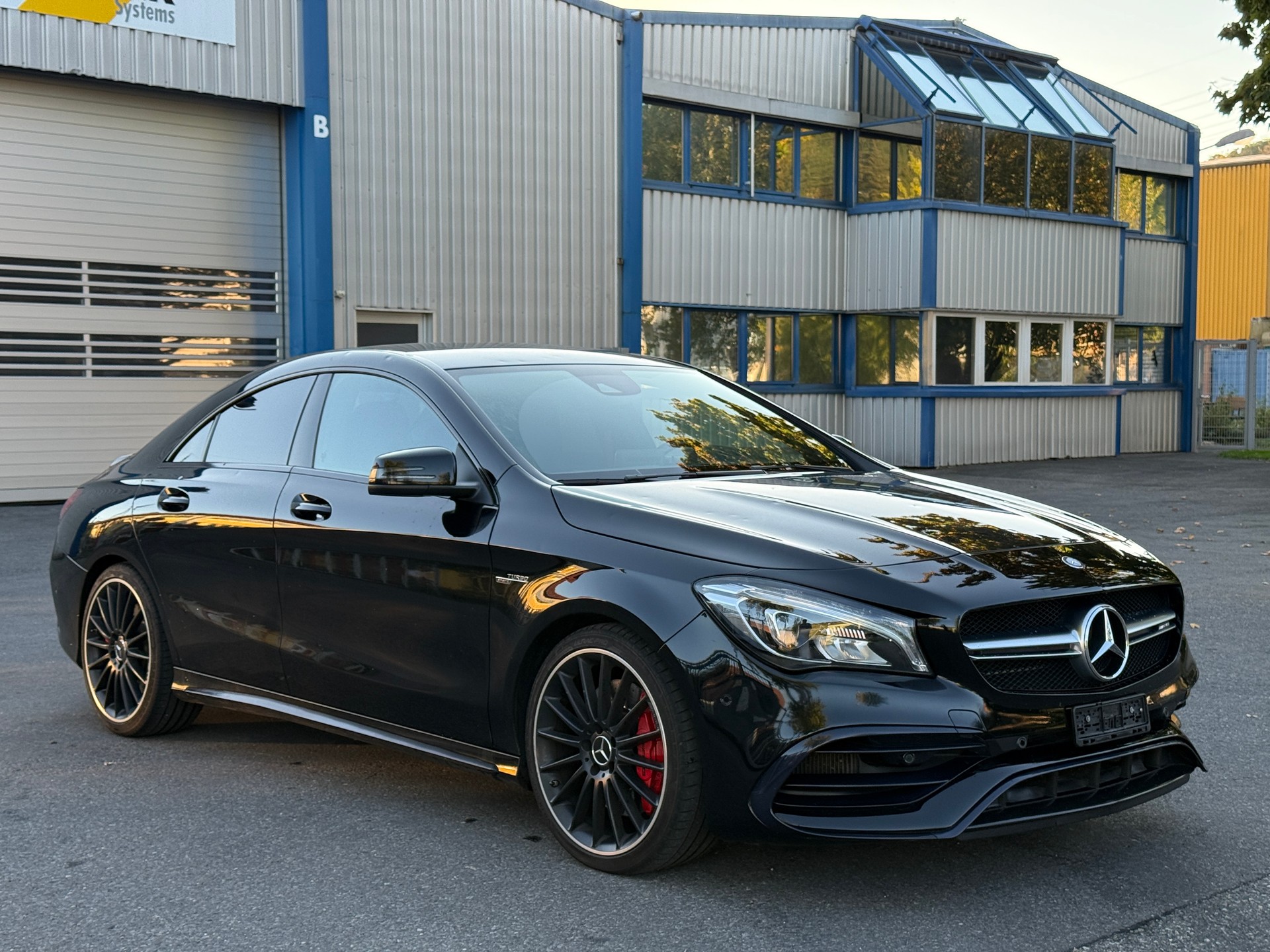 MERCEDES-BENZ CLA 45 AMG 4Matic Speedshift-image-2