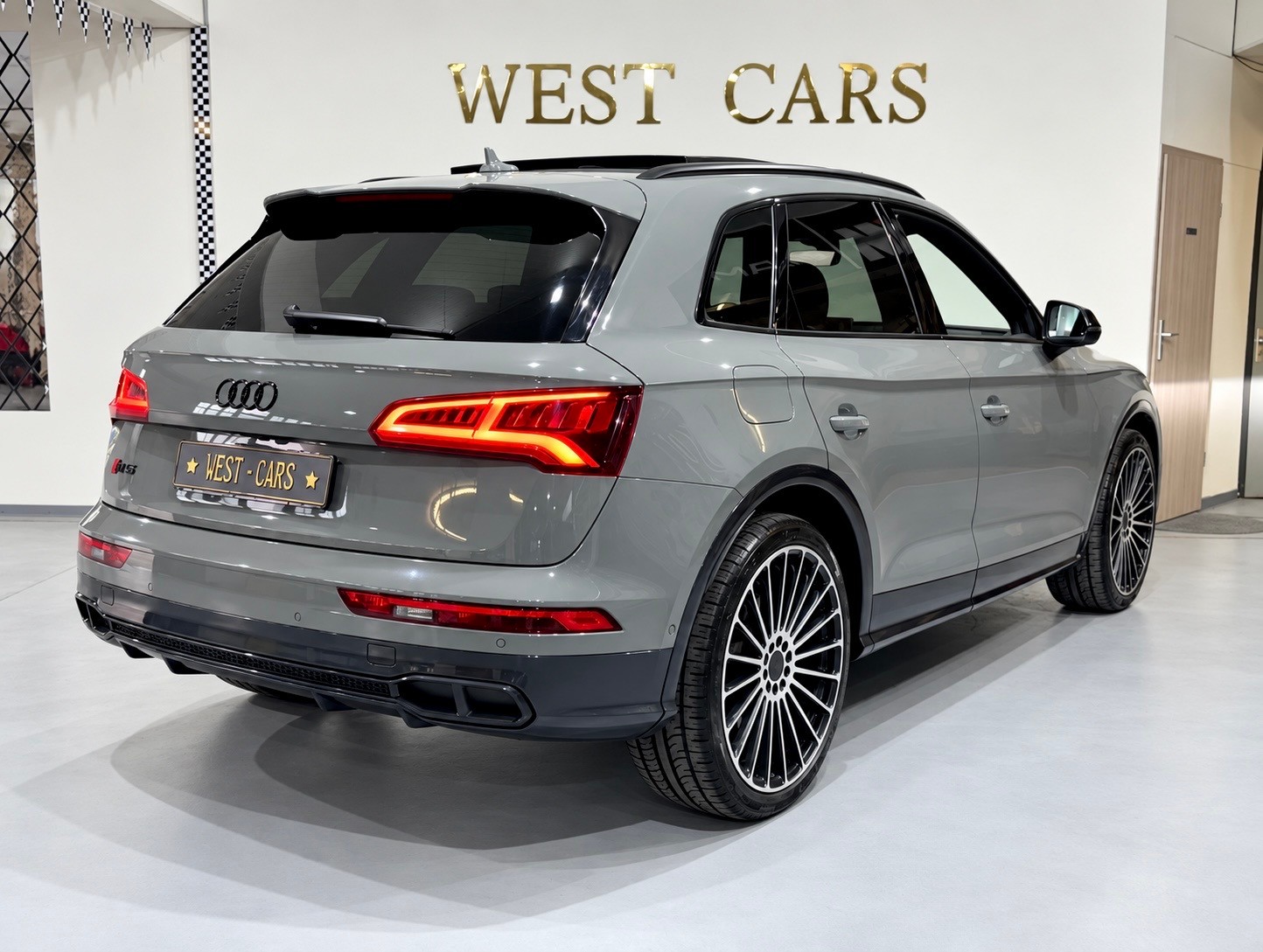 AUDI SQ5 3.0 TFSI quattro S-tronic **Nardo Grau**ABT Tuning**-image-3