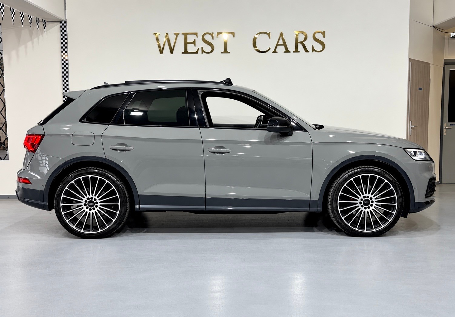 AUDI SQ5 3.0 TFSI quattro S-tronic **Nardo Grau**ABT Tuning**-image-2