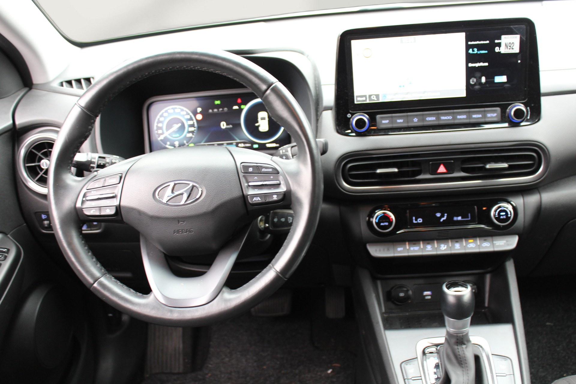 HYUNDAI Kona 1.6 GDi HEV Amplia DCT-image-11