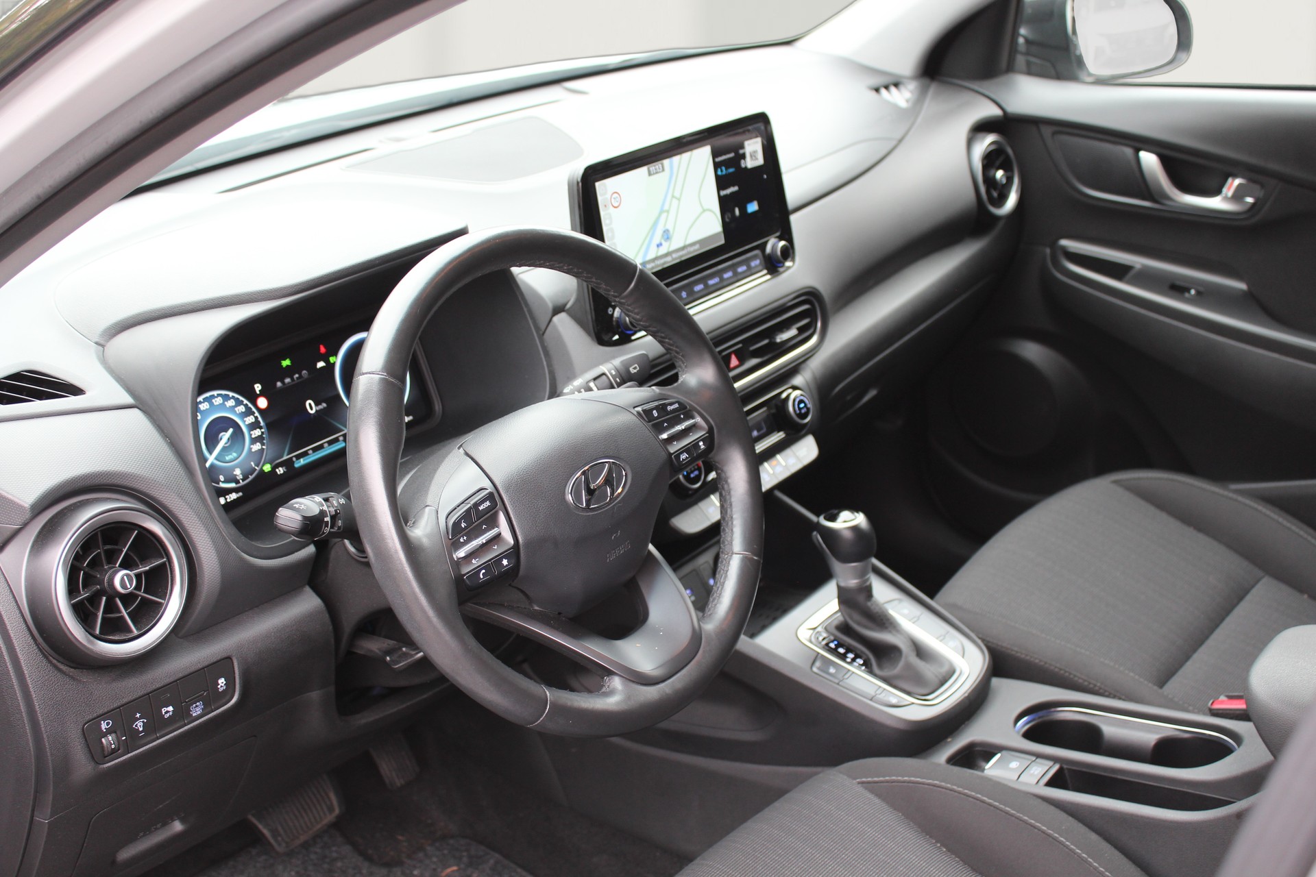 HYUNDAI Kona 1.6 GDi HEV Amplia DCT-image-8