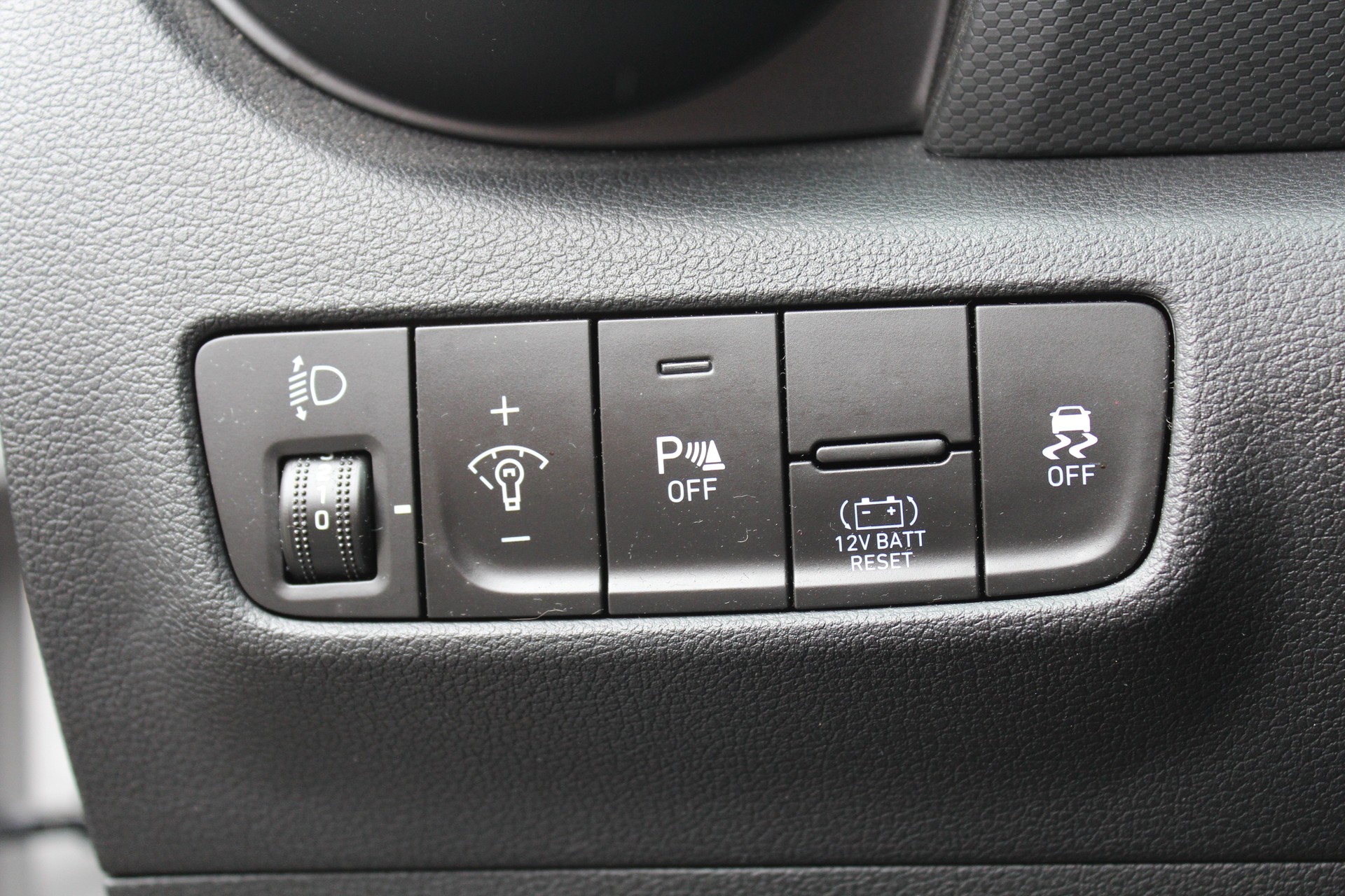 HYUNDAI Kona 1.6 GDi HEV Amplia DCT-image-16