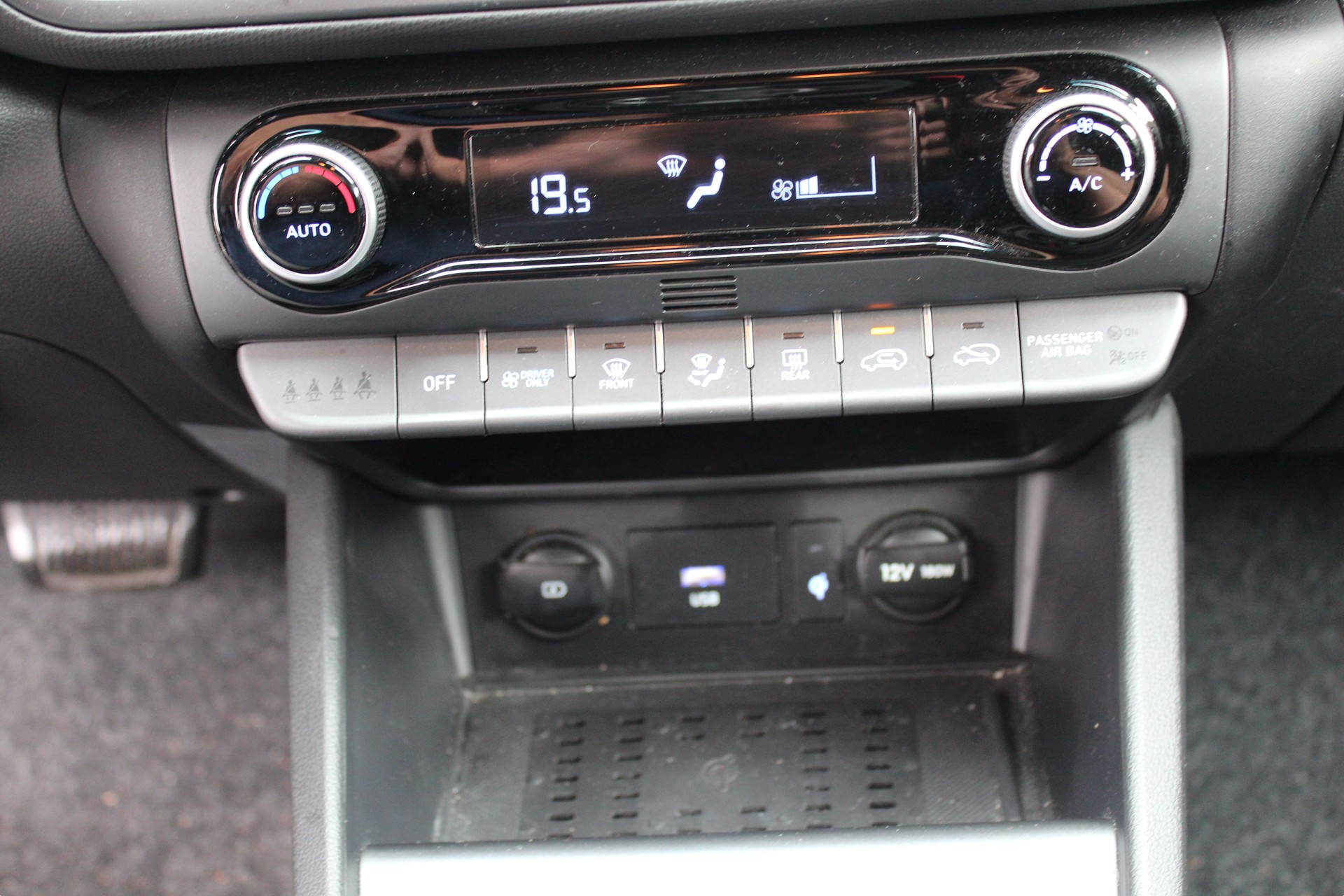 HYUNDAI Kona 1.6 GDi HEV Amplia DCT-image-15