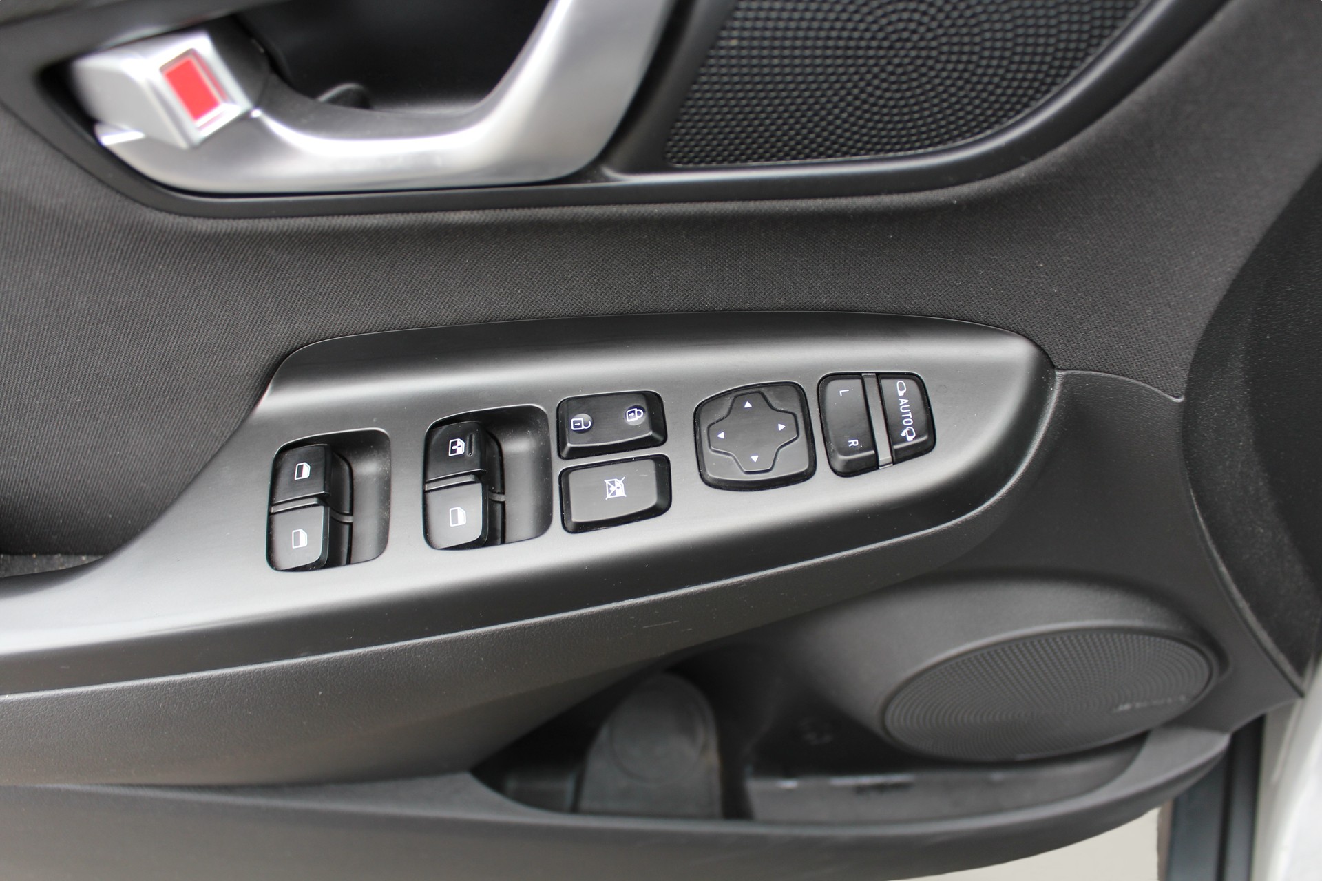 HYUNDAI Kona 1.6 GDi HEV Amplia DCT-image-17