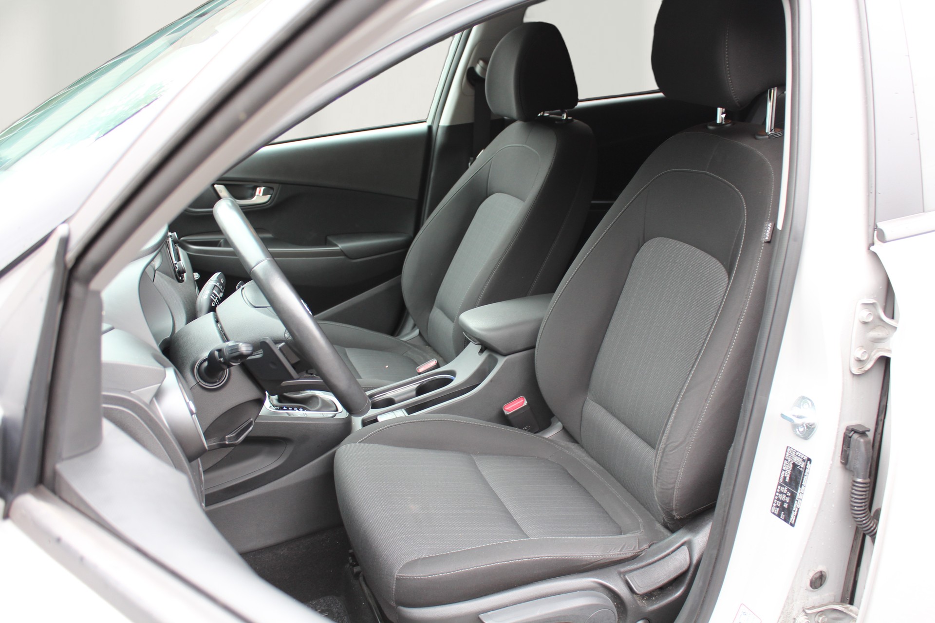 HYUNDAI Kona 1.6 GDi HEV Amplia DCT-image-9