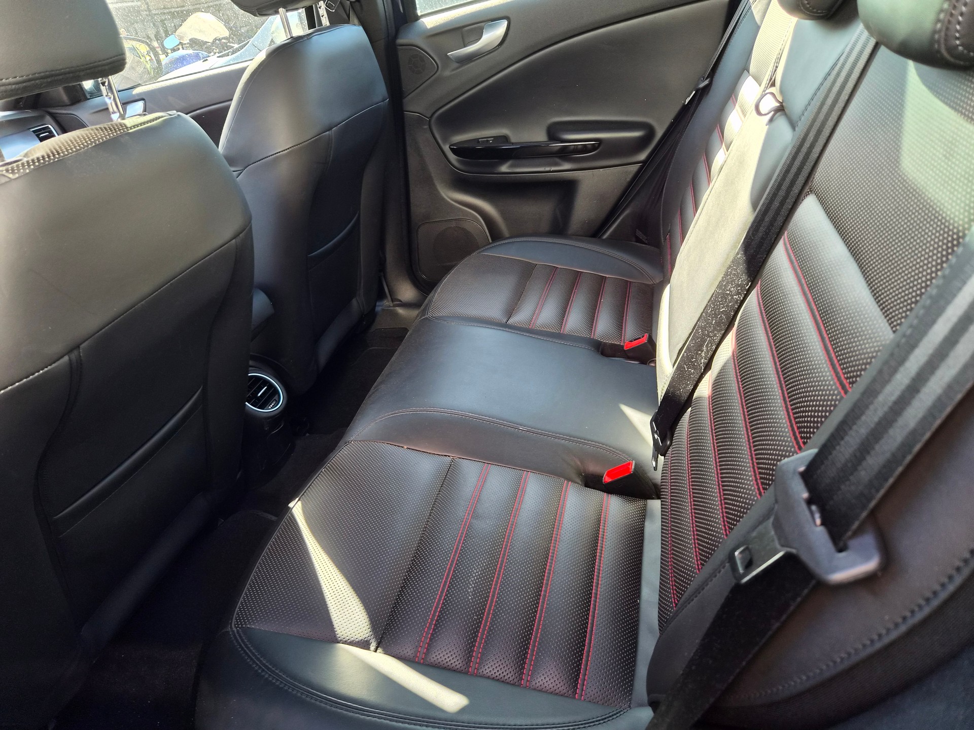 ALFA ROMEO Giulietta 1.4 MultiAir Distinctive TCT-image-9