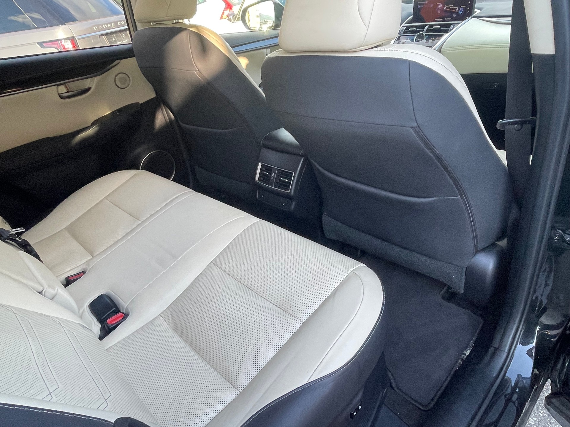 LEXUS NX 300h Excellence E-Four Automatic-image-12