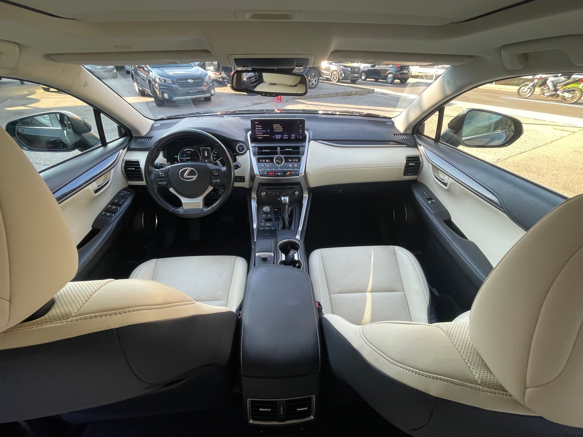 LEXUS NX 300h Excellence E-Four Automatic-image-7