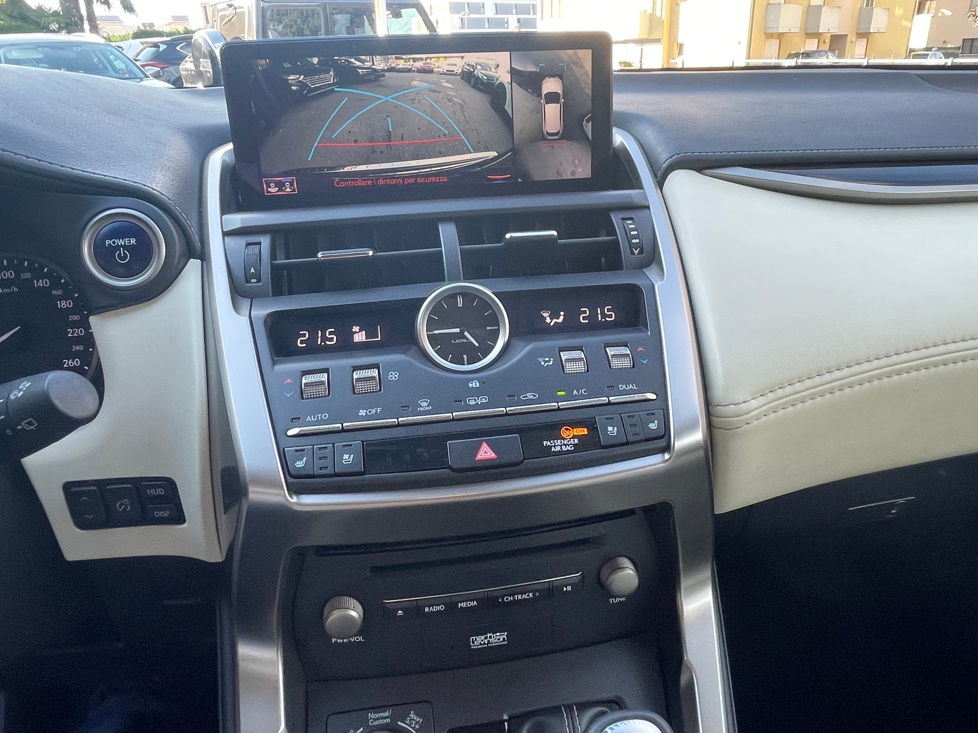 LEXUS NX 300h Excellence E-Four Automatic-image-4