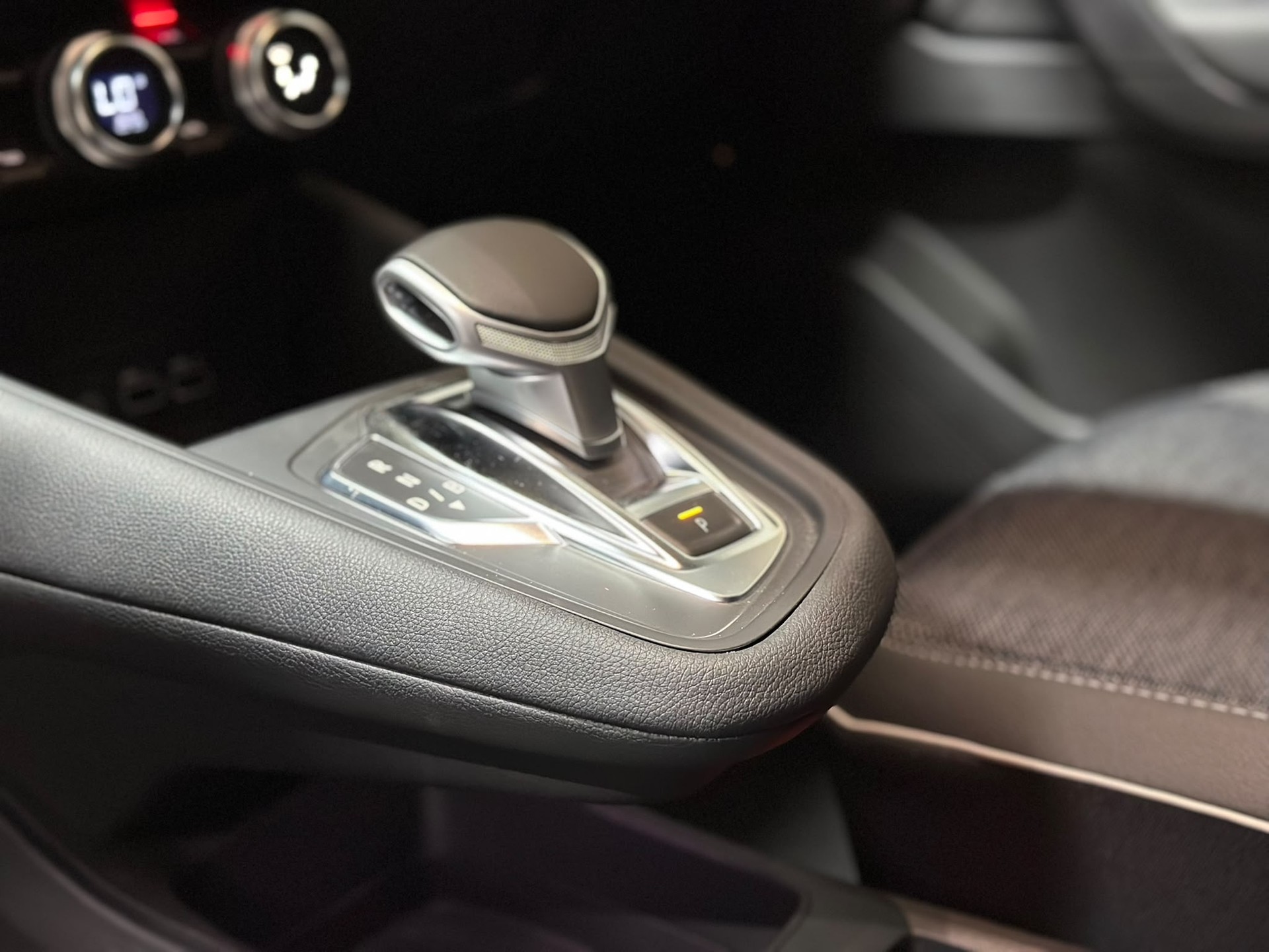 RENAULT Captur 1.6 E-Tech 145 E-Tech Engineered DHT-image-12