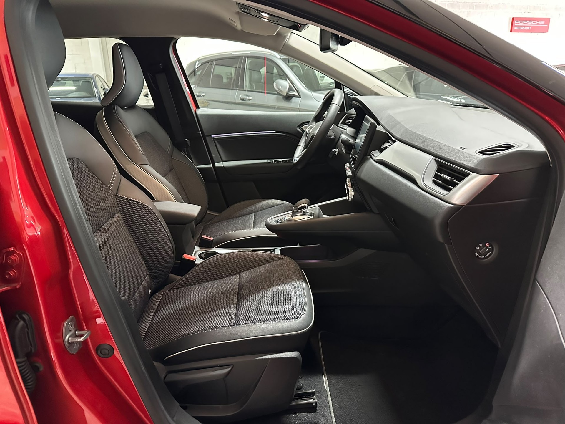 RENAULT Captur 1.6 E-Tech 145 E-Tech Engineered DHT-image-13
