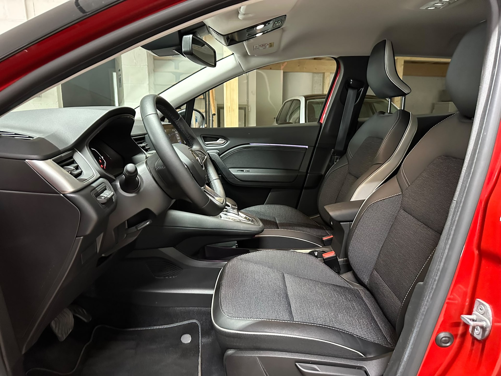 RENAULT Captur 1.6 E-Tech 145 E-Tech Engineered DHT-image-9