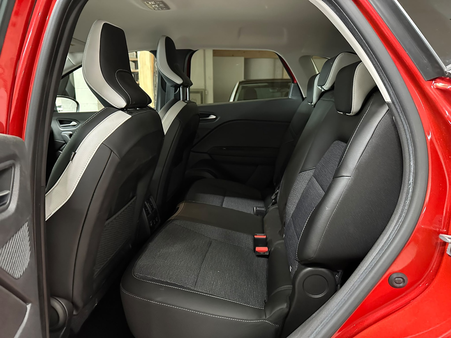 RENAULT Captur 1.6 E-Tech 145 E-Tech Engineered DHT-image-8