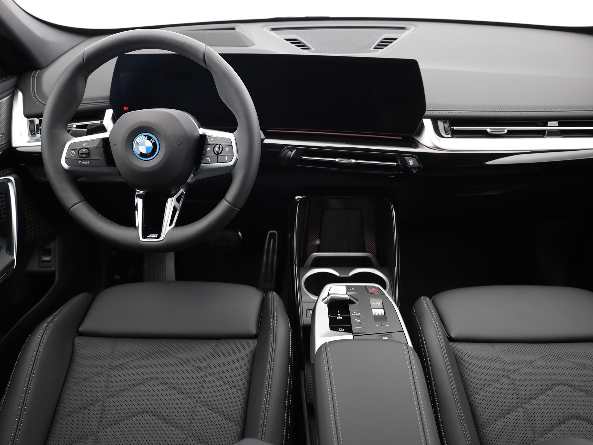 BMW iX1 U11 30 xDrive-image-4