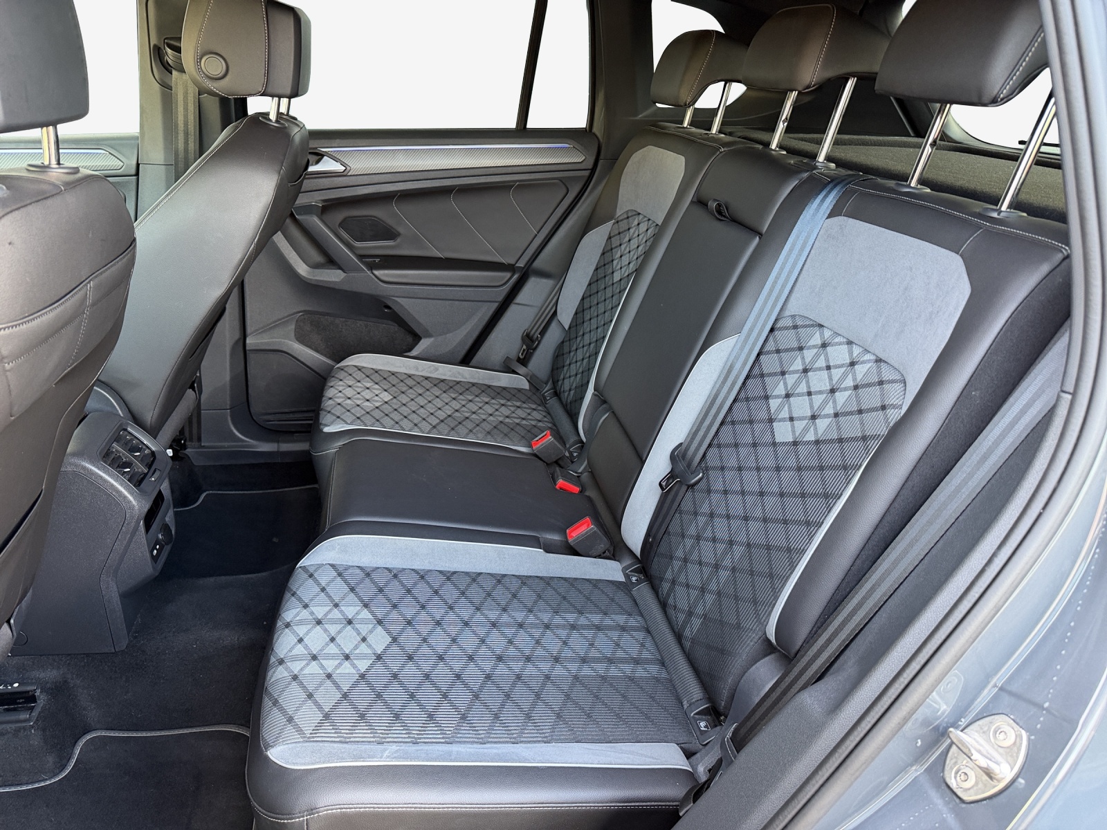VW Tiguan 2.0TSI R-Line 4Motion DSG-image-11
