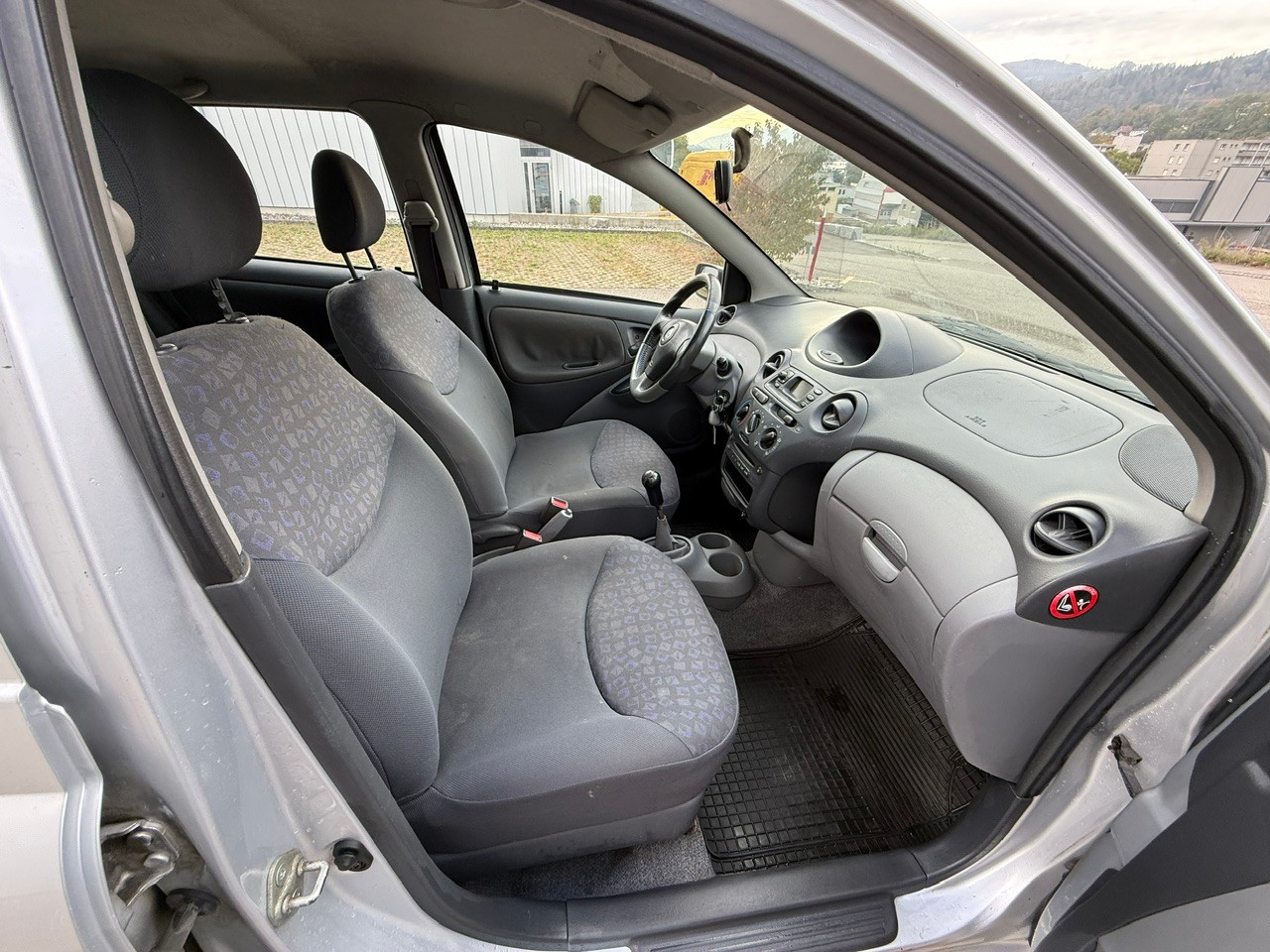 TOYOTA Yaris 1.3 Linea Luna-image-10