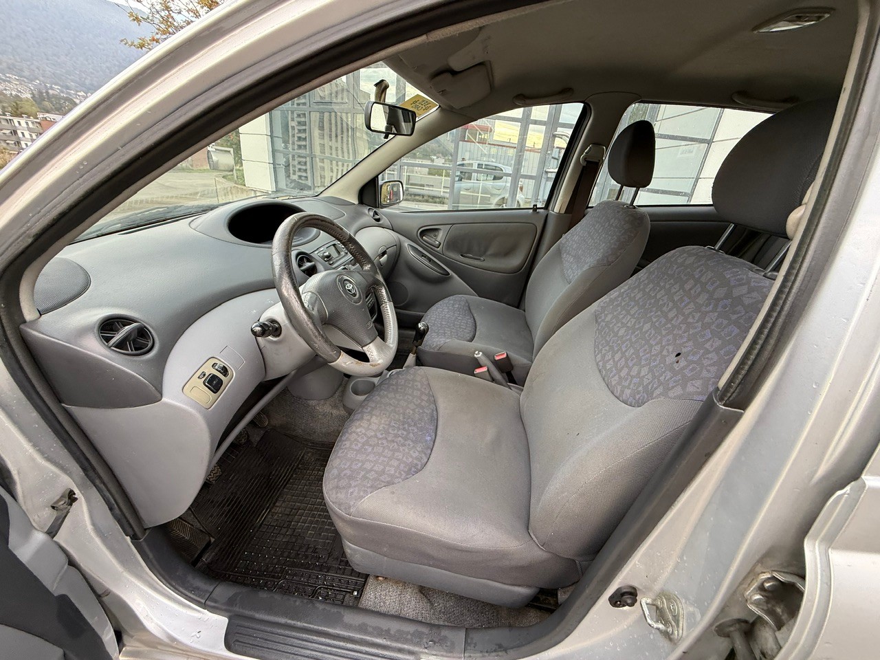 TOYOTA Yaris 1.3 Linea Luna-image-11
