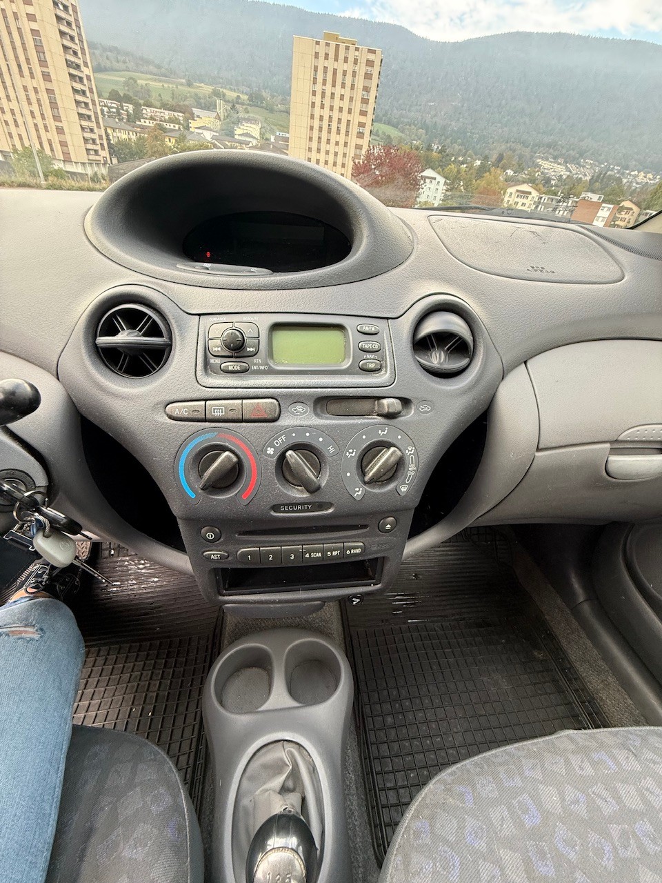TOYOTA Yaris 1.3 Linea Luna-image-12