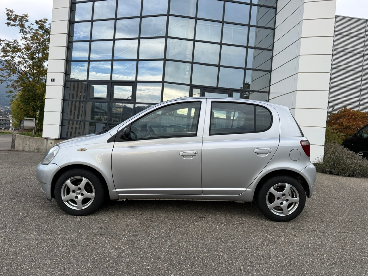 TOYOTA Yaris 1.3 Linea Luna-image-3