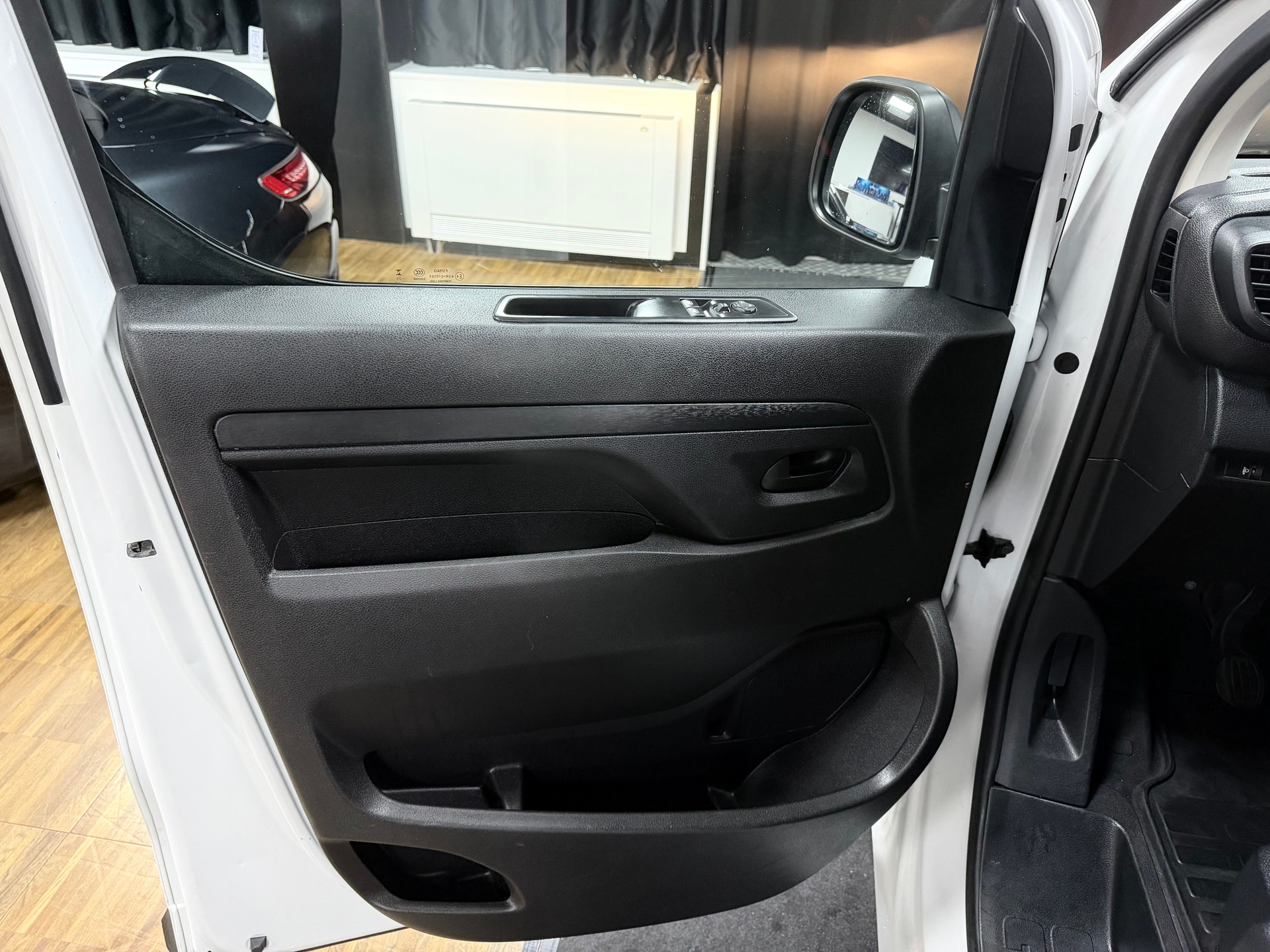 PEUGEOT Expert 1.5 BlueHDi 120 S&S Standard-image-6
