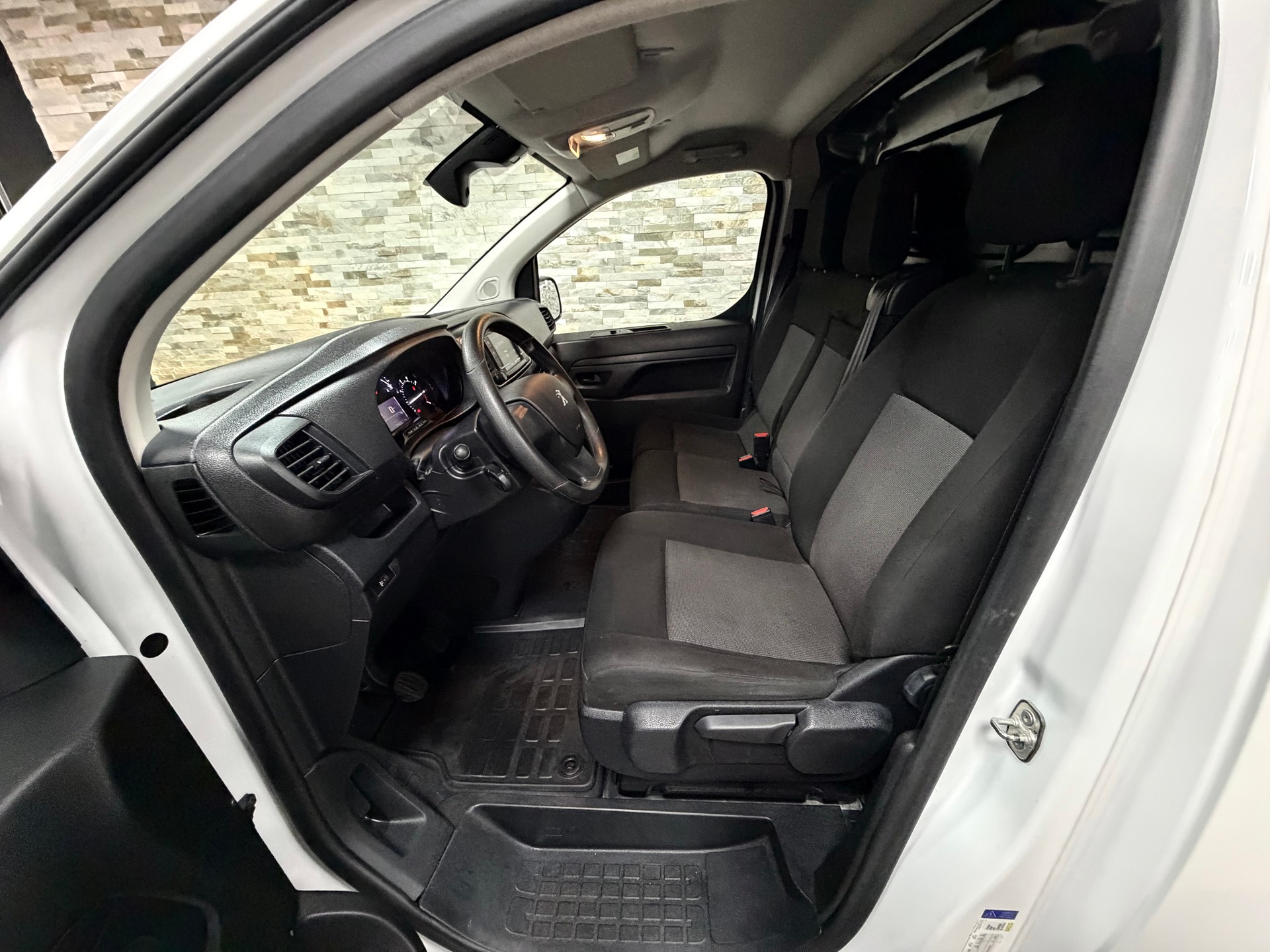 PEUGEOT Expert 1.5 BlueHDi 120 S&S Standard-image-7