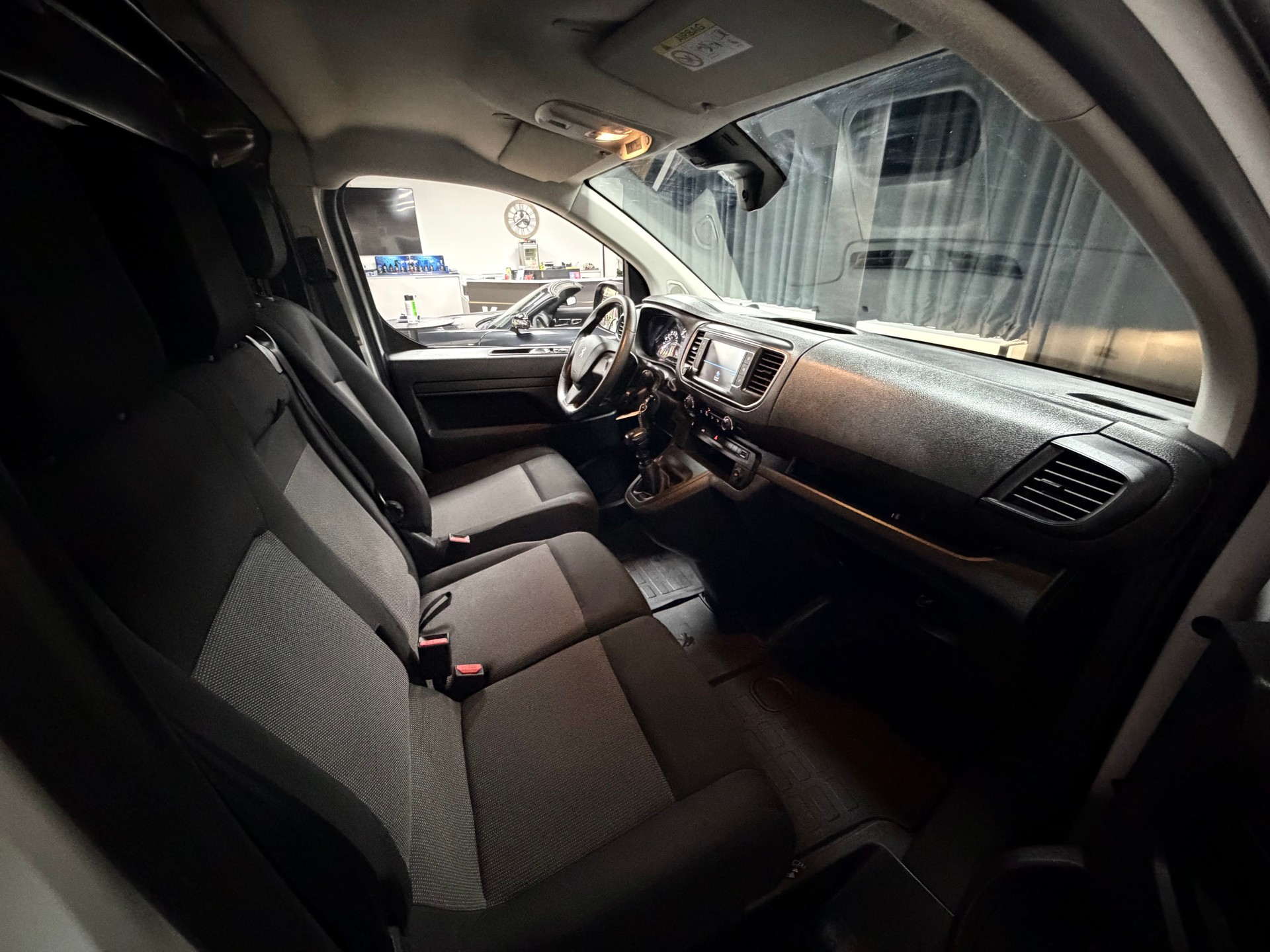 PEUGEOT Expert 1.5 BlueHDi 120 S&S Standard-image-18