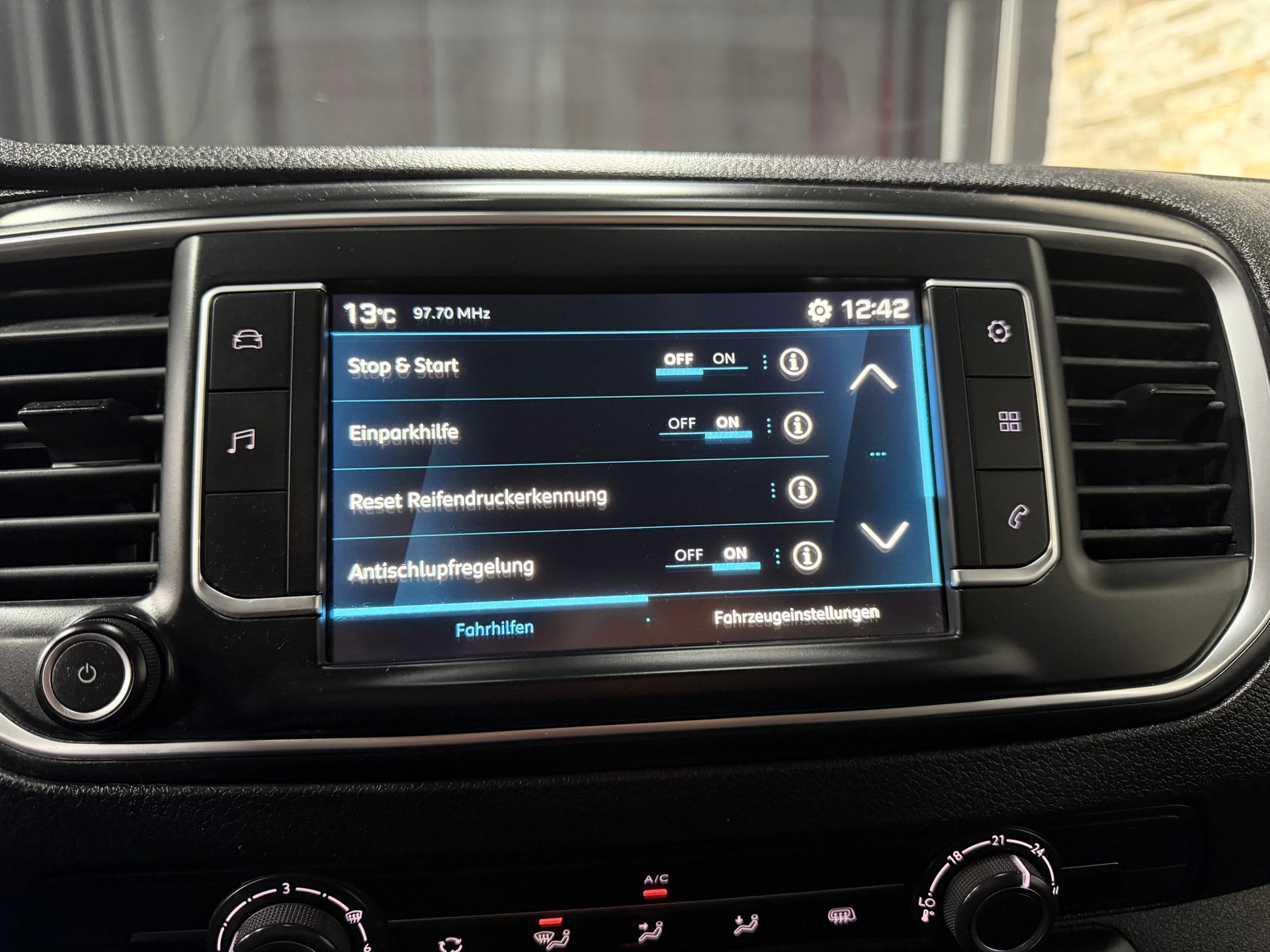 PEUGEOT Expert 1.5 BlueHDi 120 S&S Standard-image-14