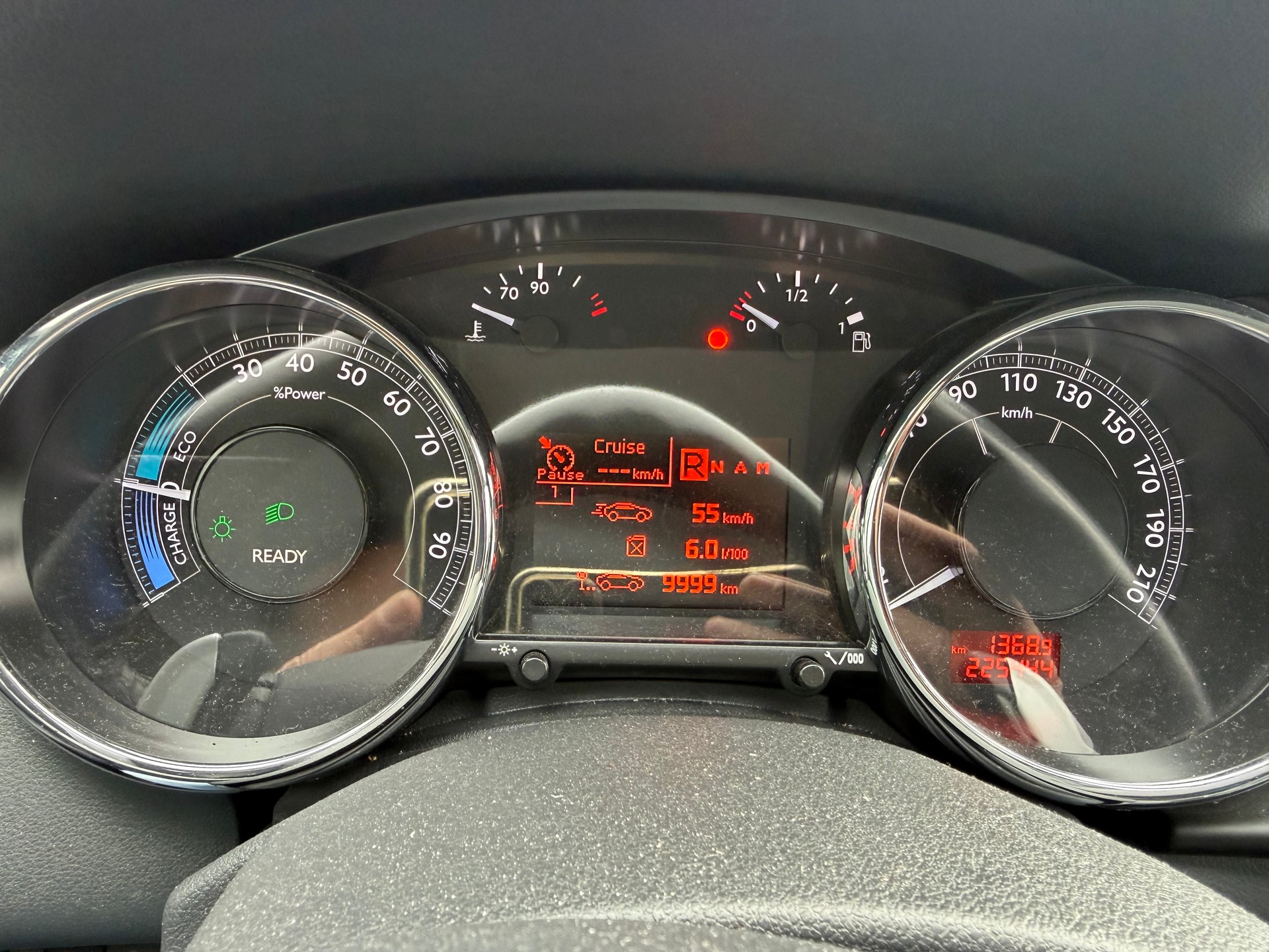 PEUGEOT 3008 HYbrid4 2.0 HDI EGS6-image-10