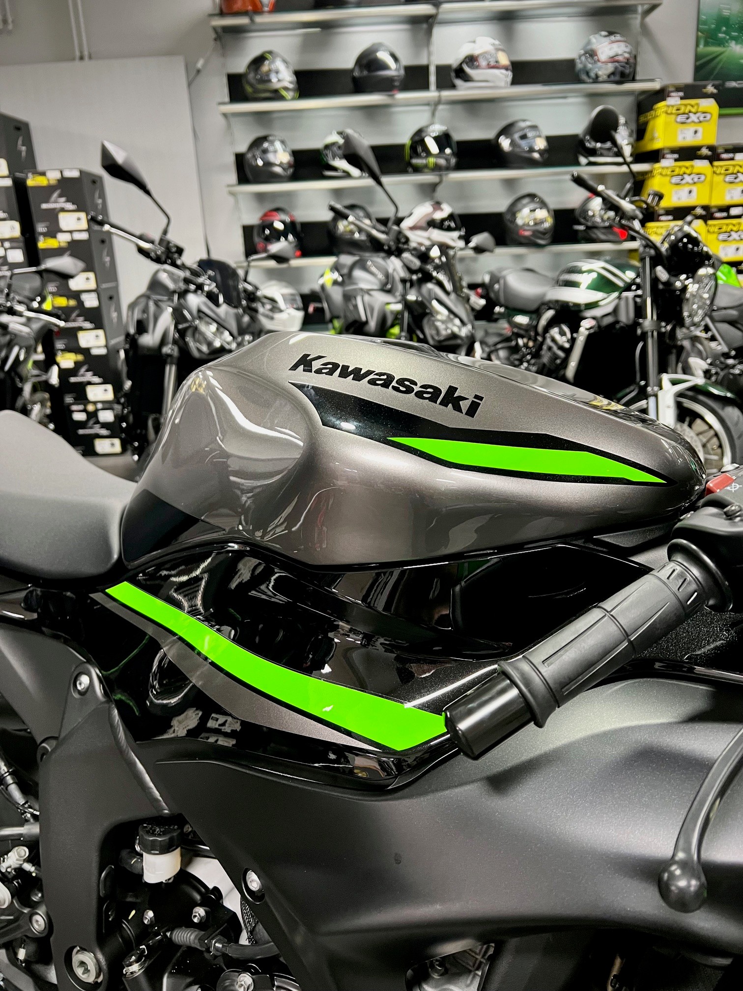 KAWASAKI NINJA ZX-6R-showroom-element-3