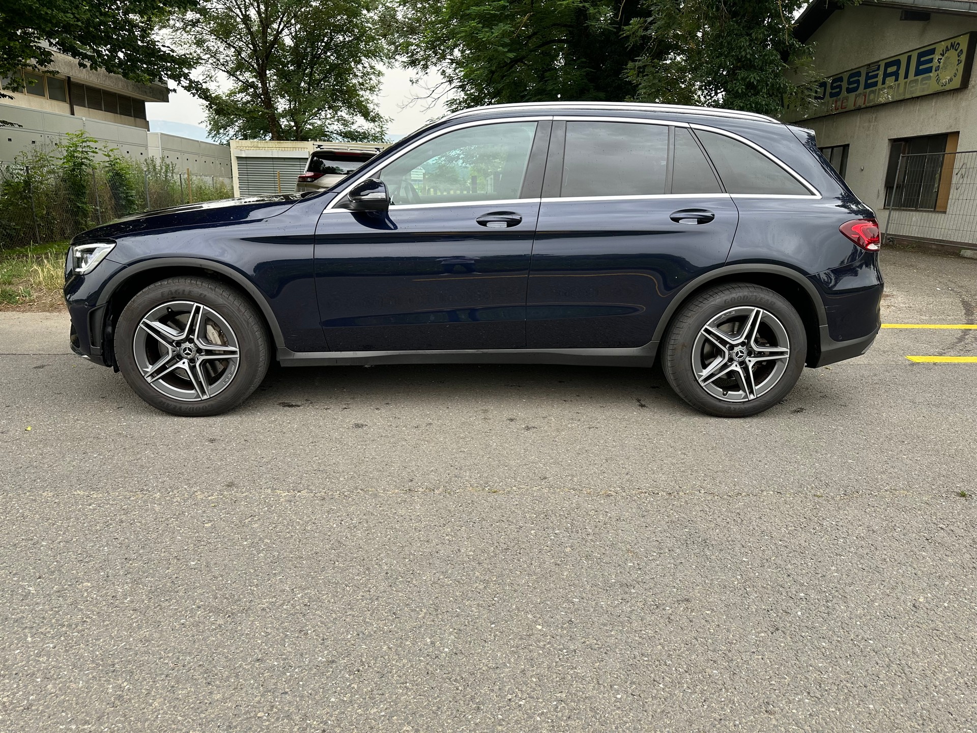 MERCEDES-BENZ GLC 200 AMG Line 4Matic 9G-Tronic-image-7