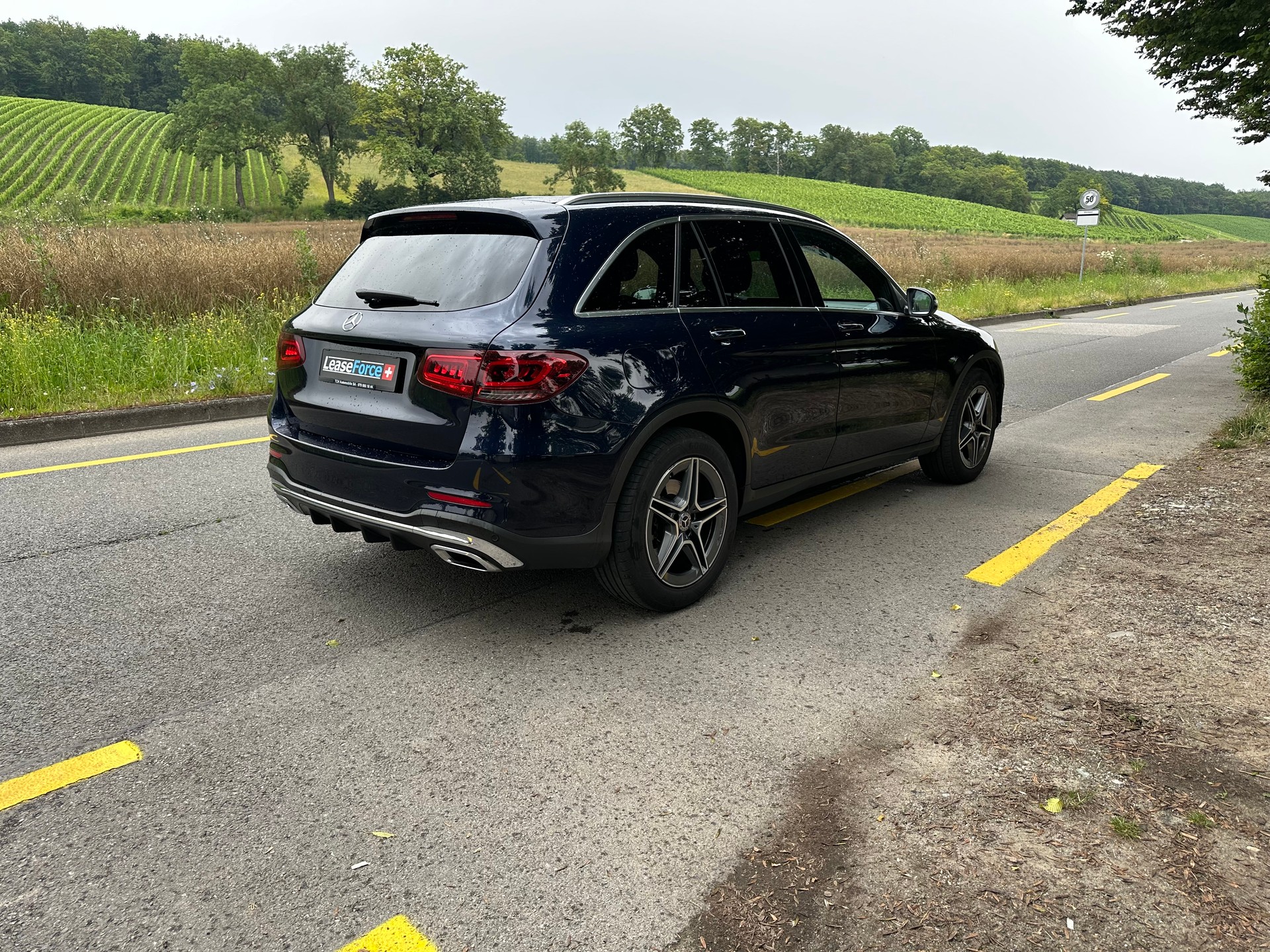 MERCEDES-BENZ GLC 200 AMG Line 4Matic 9G-Tronic-image-4