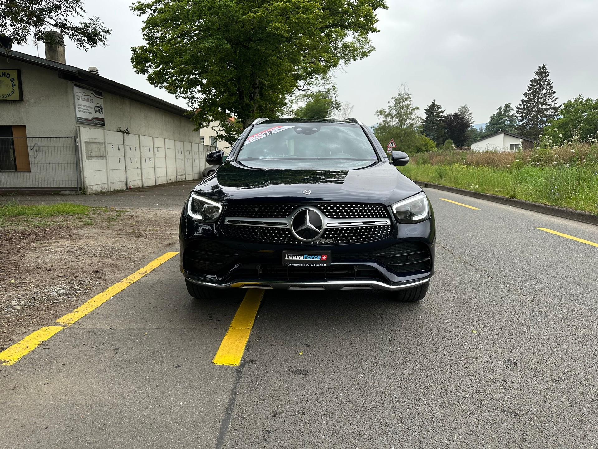MERCEDES-BENZ GLC 200 AMG Line 4Matic 9G-Tronic-image-2