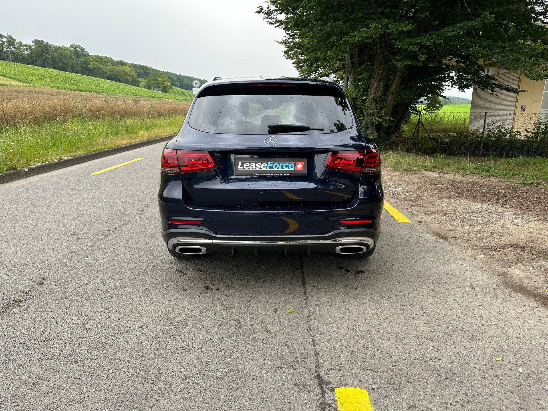 MERCEDES-BENZ GLC 200 AMG Line 4Matic 9G-Tronic-image-3