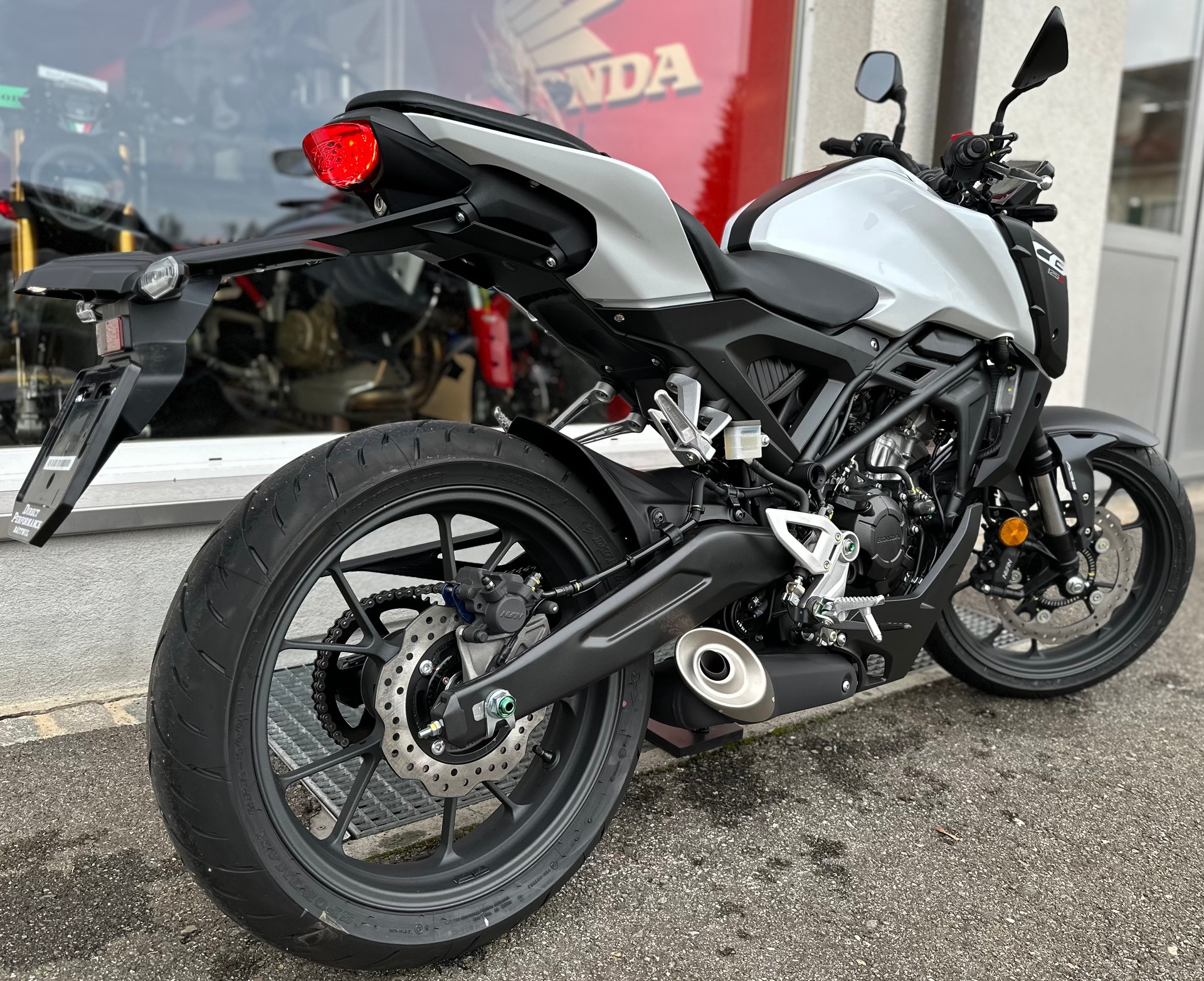 HONDA CB 125 R-showroom-element-3