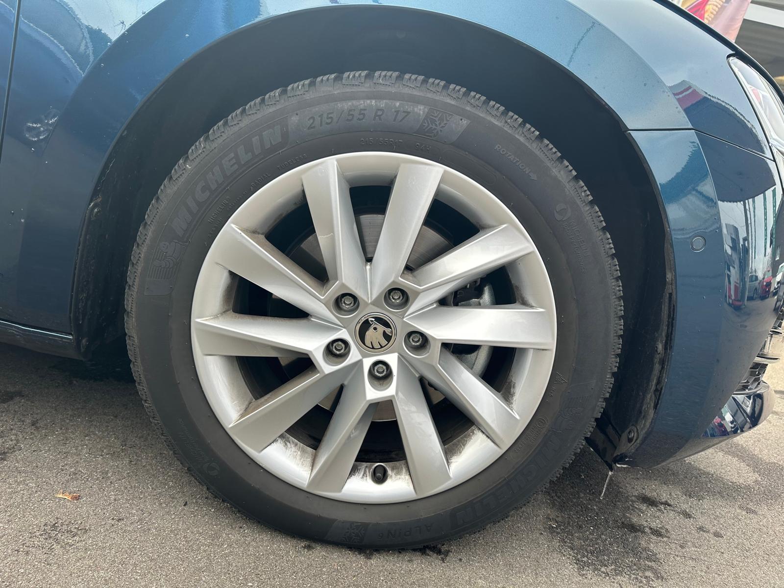 SKODA Superb Combi 2.0 TDi Style DSG-showroom-element-3