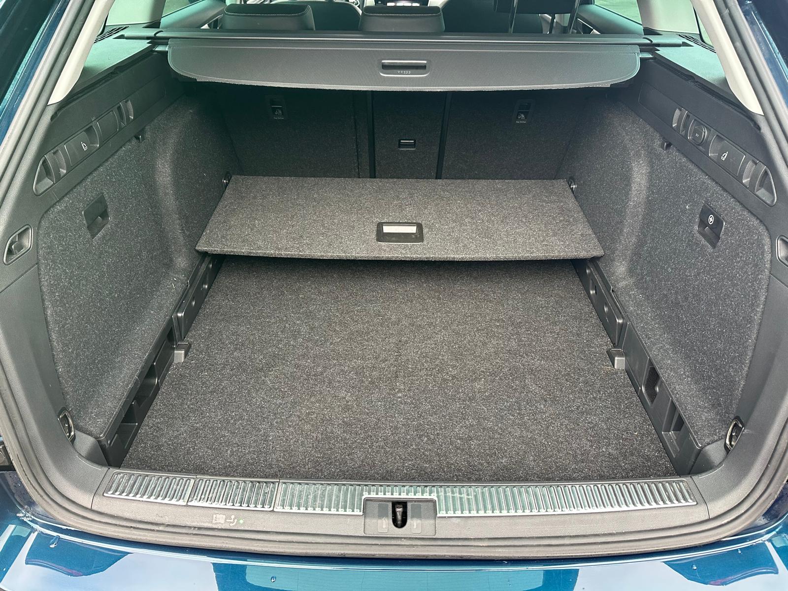 SKODA Superb Combi 2.0 TDi Style DSG-image-7