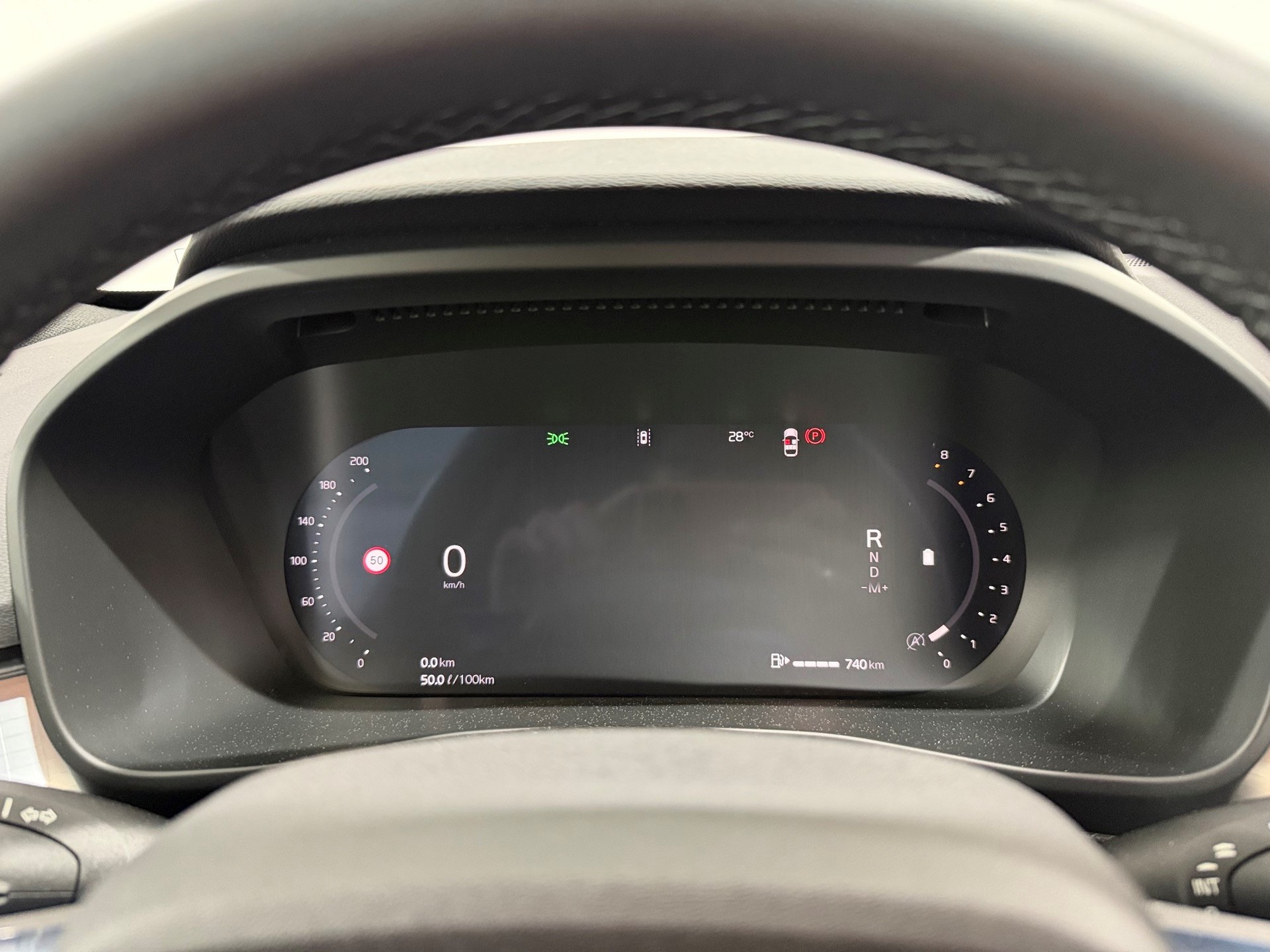 VOLVO XC40 2.0 B3 MH Plus Dark-image-11