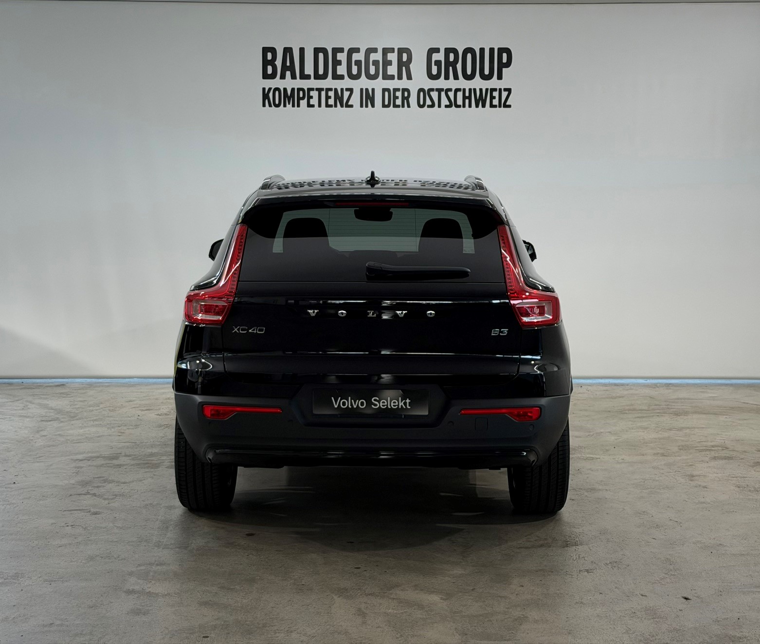 VOLVO XC40 2.0 B3 MH Plus Dark-image-7