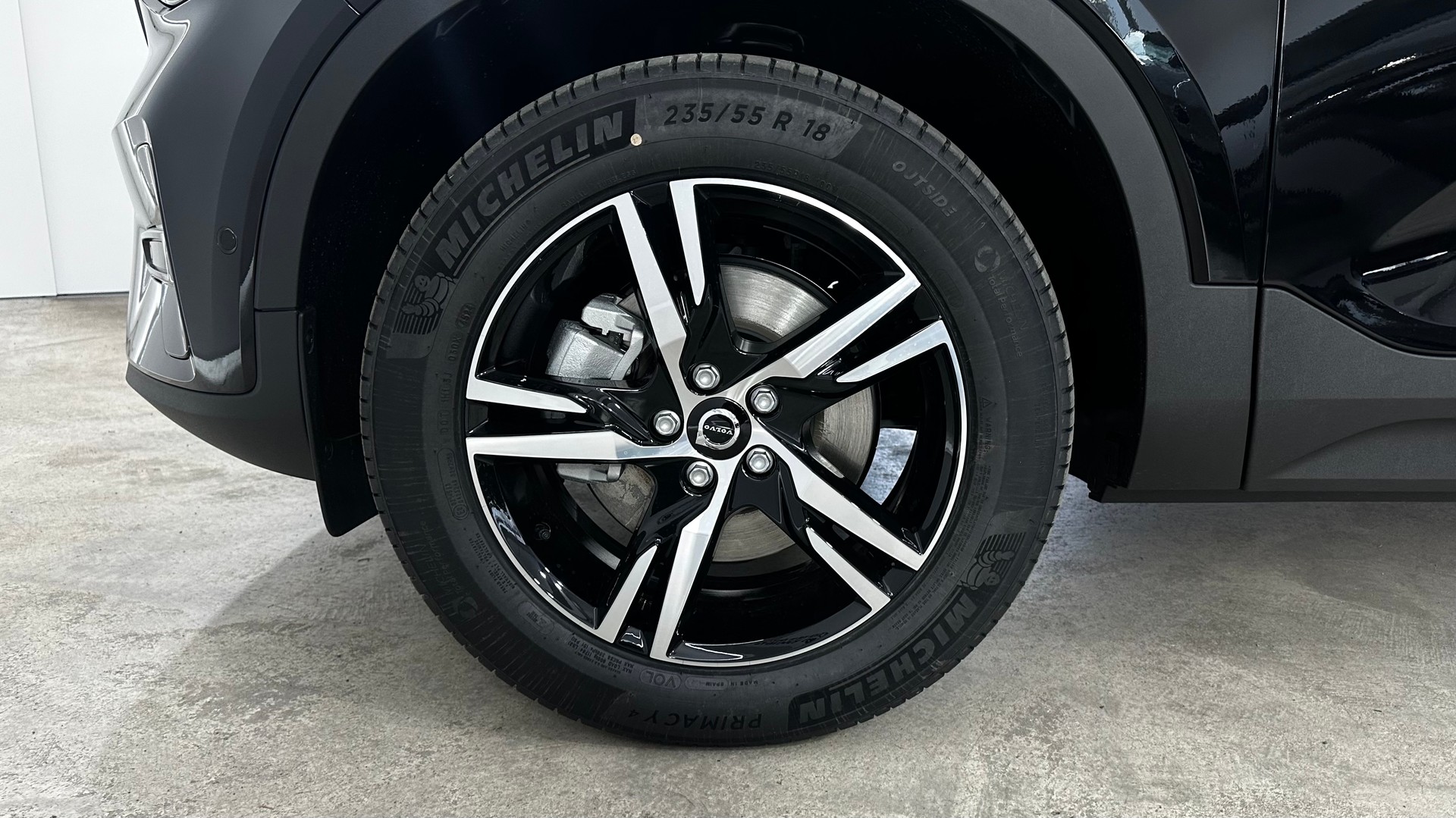 VOLVO XC40 2.0 B3 MH Plus Dark-image-7