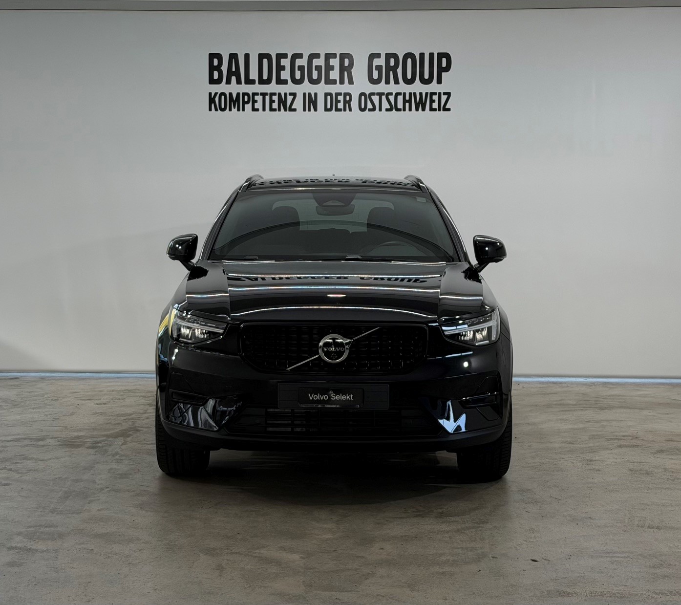 VOLVO XC40 2.0 B3 MH Plus Dark-image-8