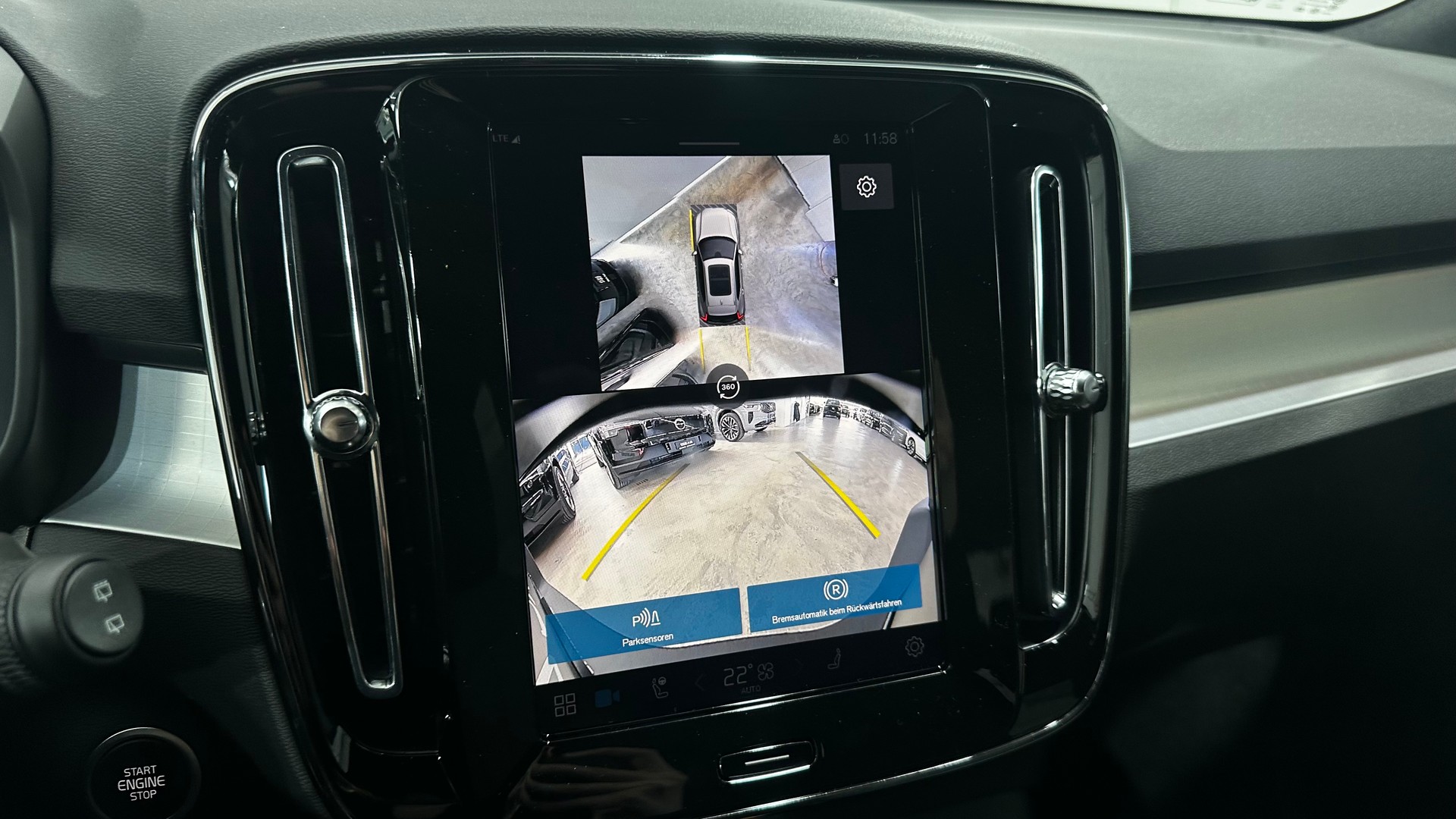 VOLVO XC40 2.0 B3 MH Plus Dark-image-8