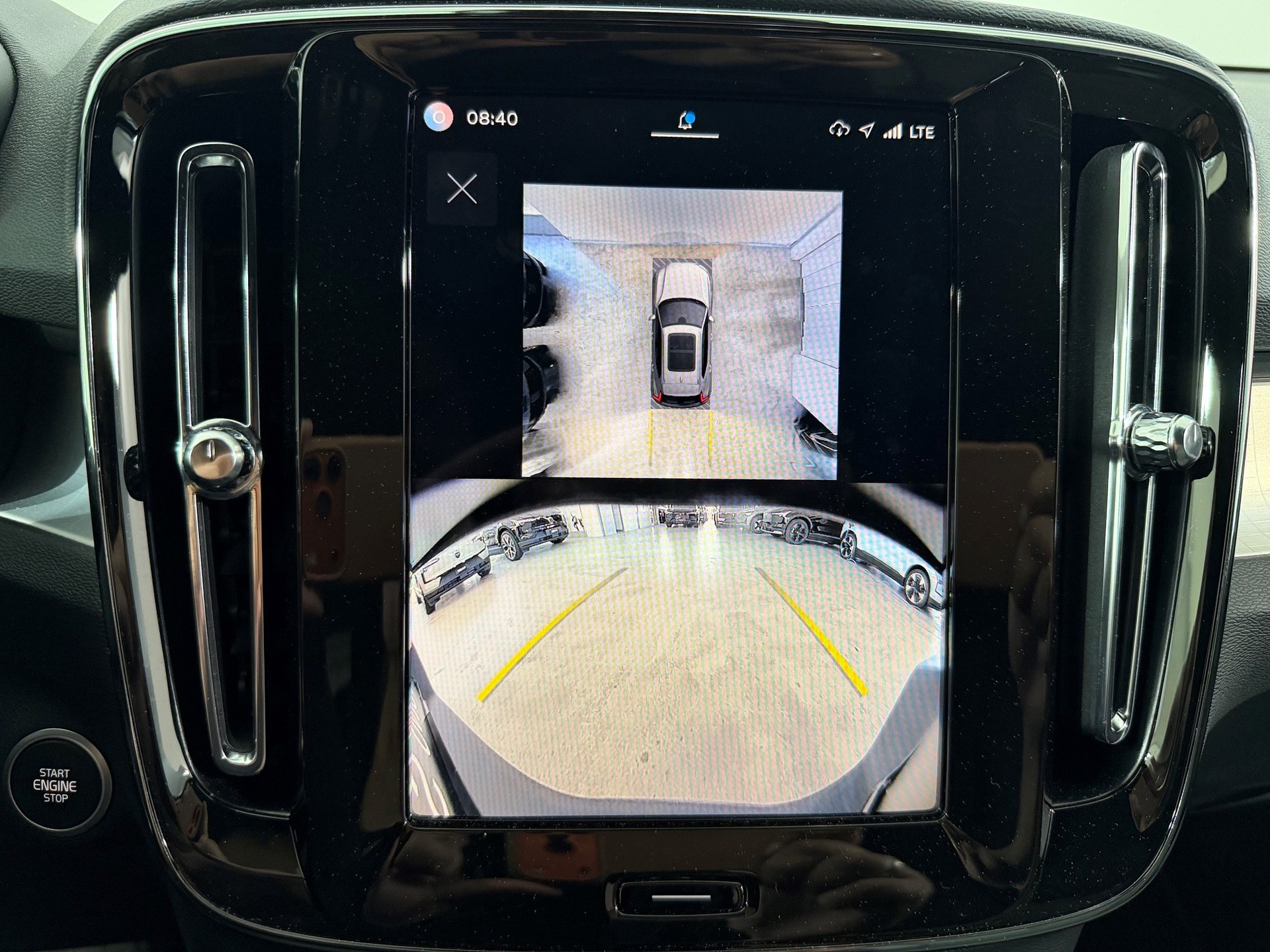 VOLVO XC40 2.0 B3 MH Plus Dark-image-12