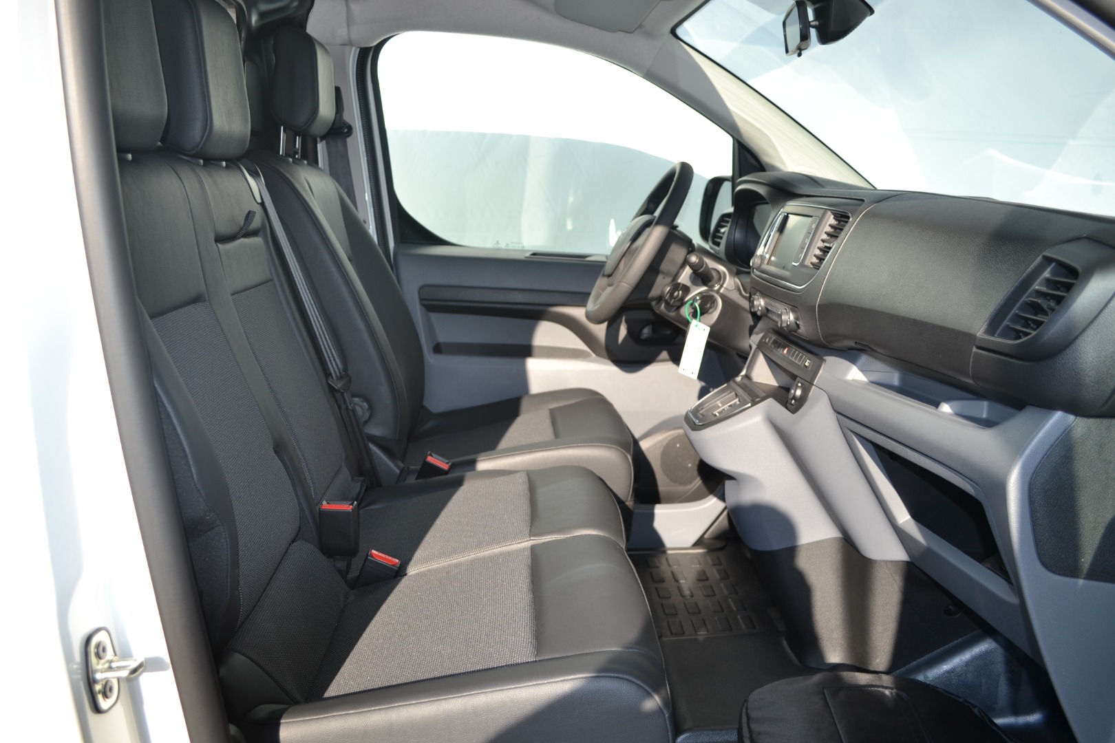 PEUGEOT Expert 50 KWh Premium Standard-image-7