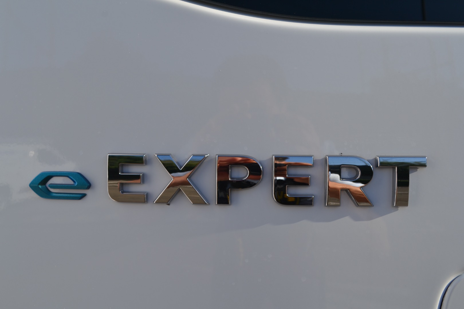 PEUGEOT Expert 50 KWh Premium Standard-image-4