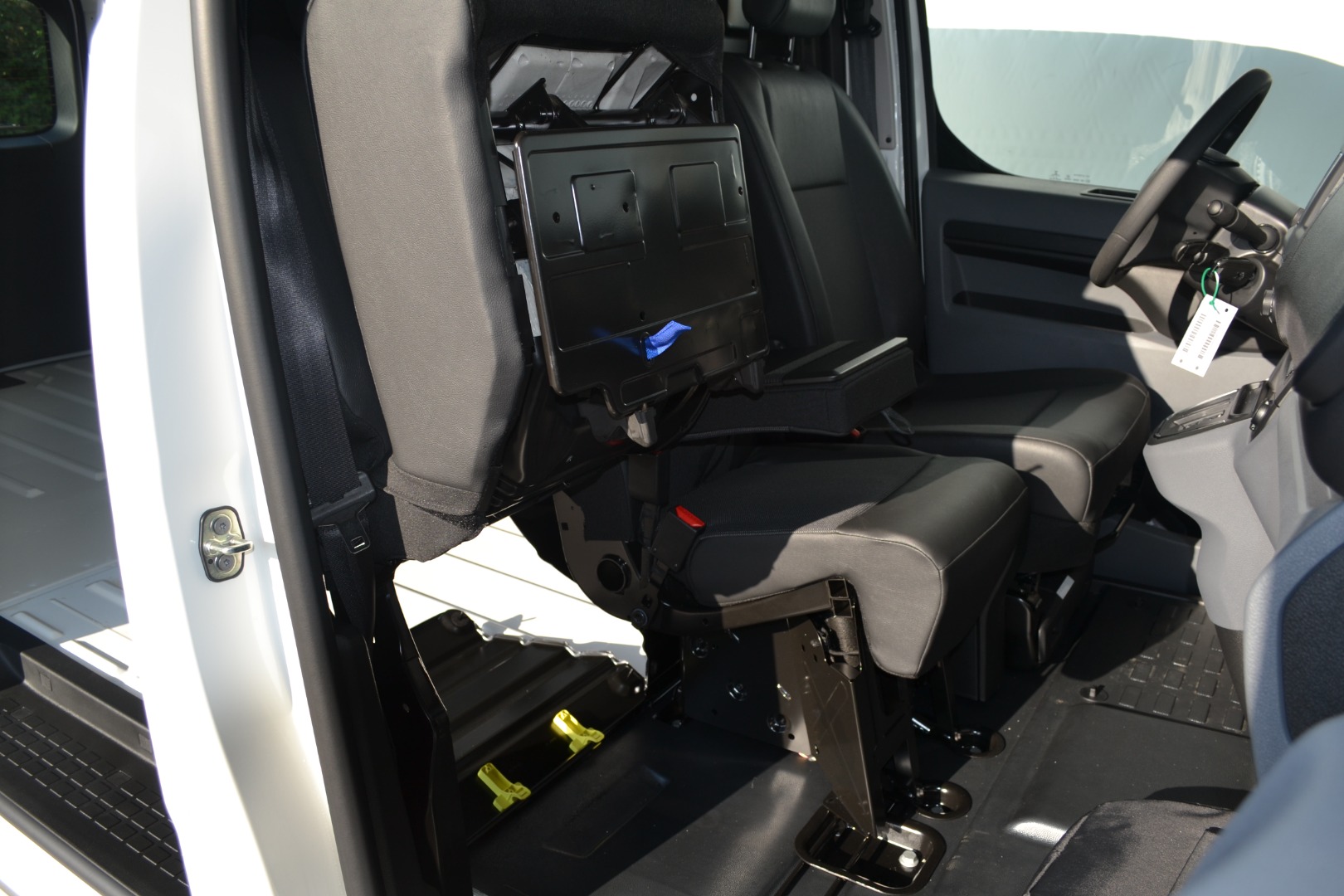 PEUGEOT Expert 50 KWh Premium Standard-image-8