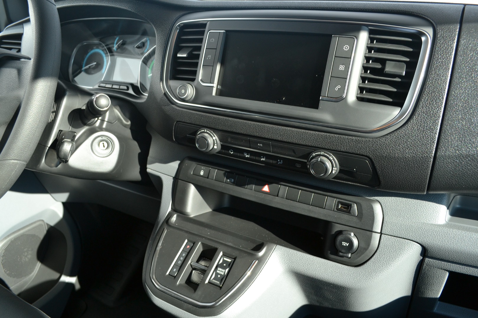 PEUGEOT Expert 50 KWh Premium Standard-image-11