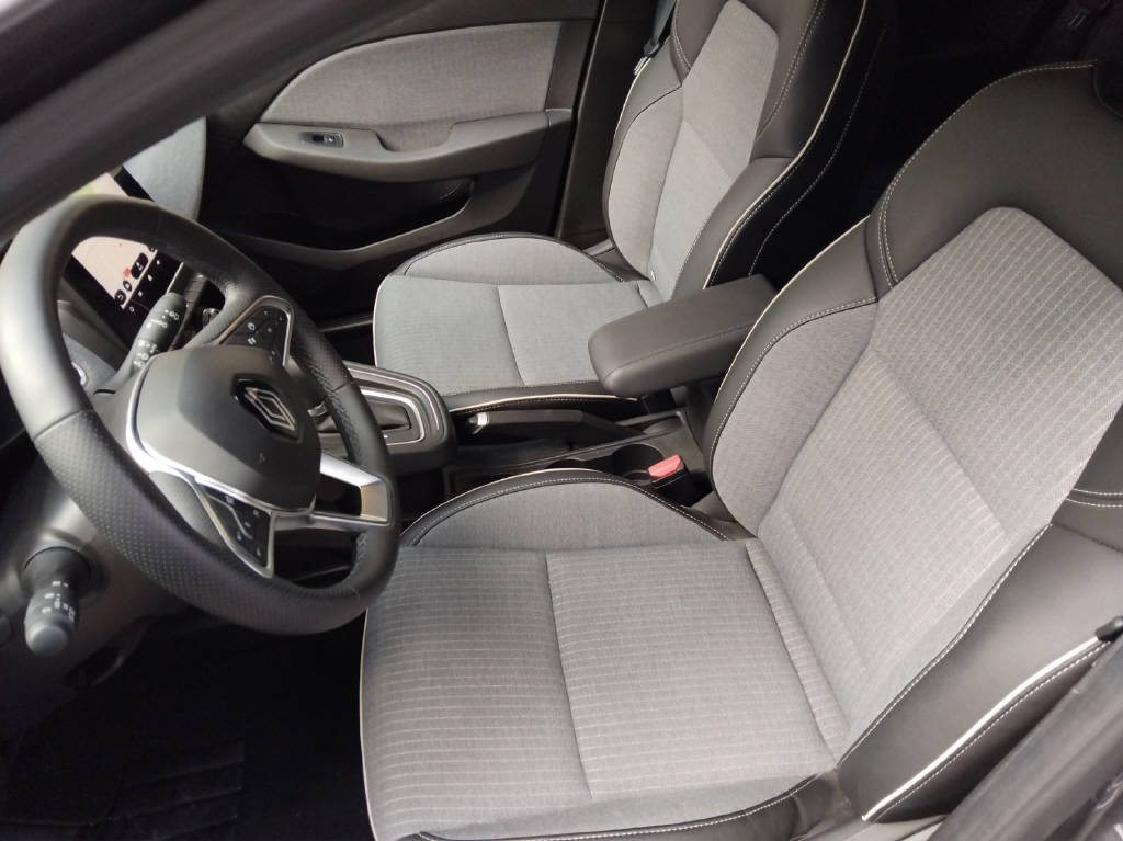 RENAULT Clio 1.6 E-Tech techno-image-3