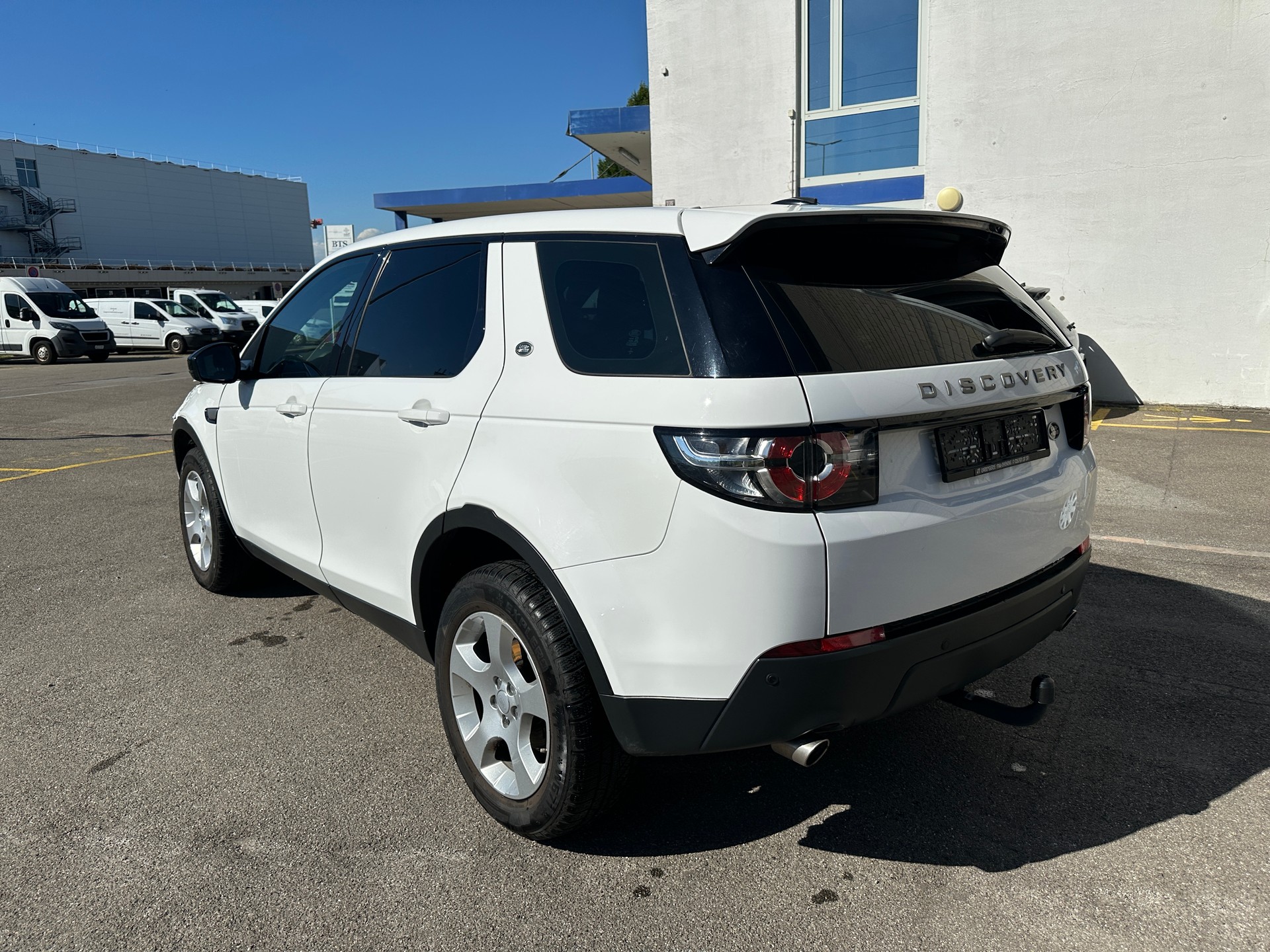 LAND ROVER Discovery Sport 2.0 eD4 HSE FWD-image-5